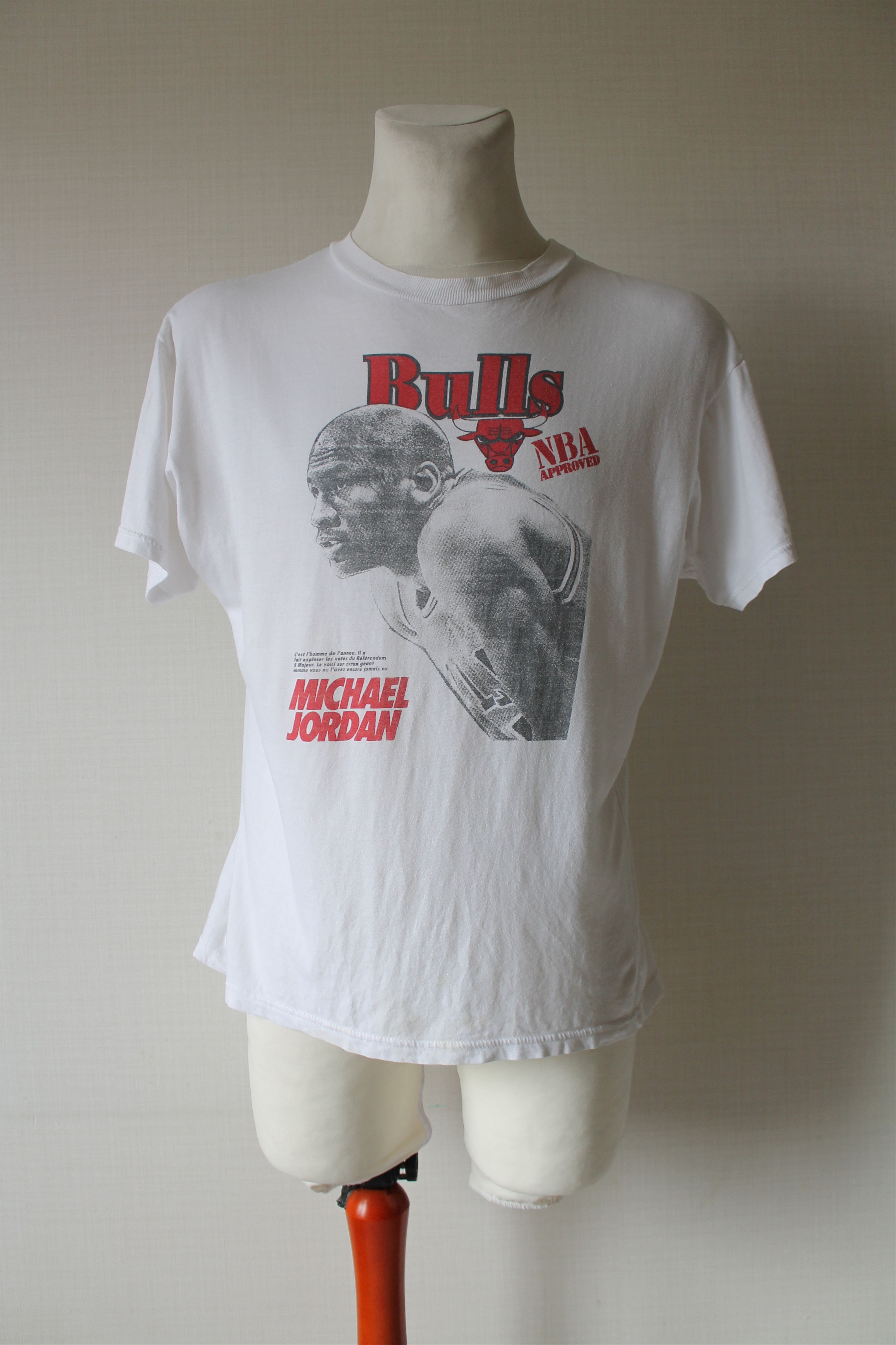 image of Vintage!chicago Bulls Michael Jordan Merch T Shirt Tee in Faded White, Men's (Size Medium)