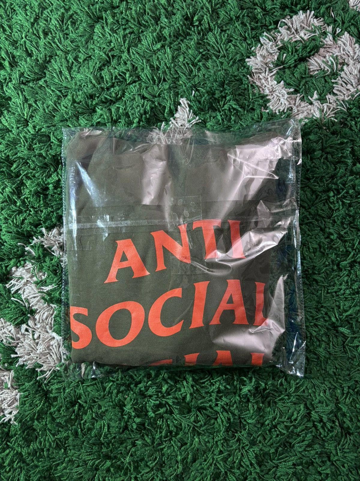 Undefeated ASSC x Undefeated “Paranoid” Hoodie Size US S / EU 44-46 / 1 - 4 Thumbnail