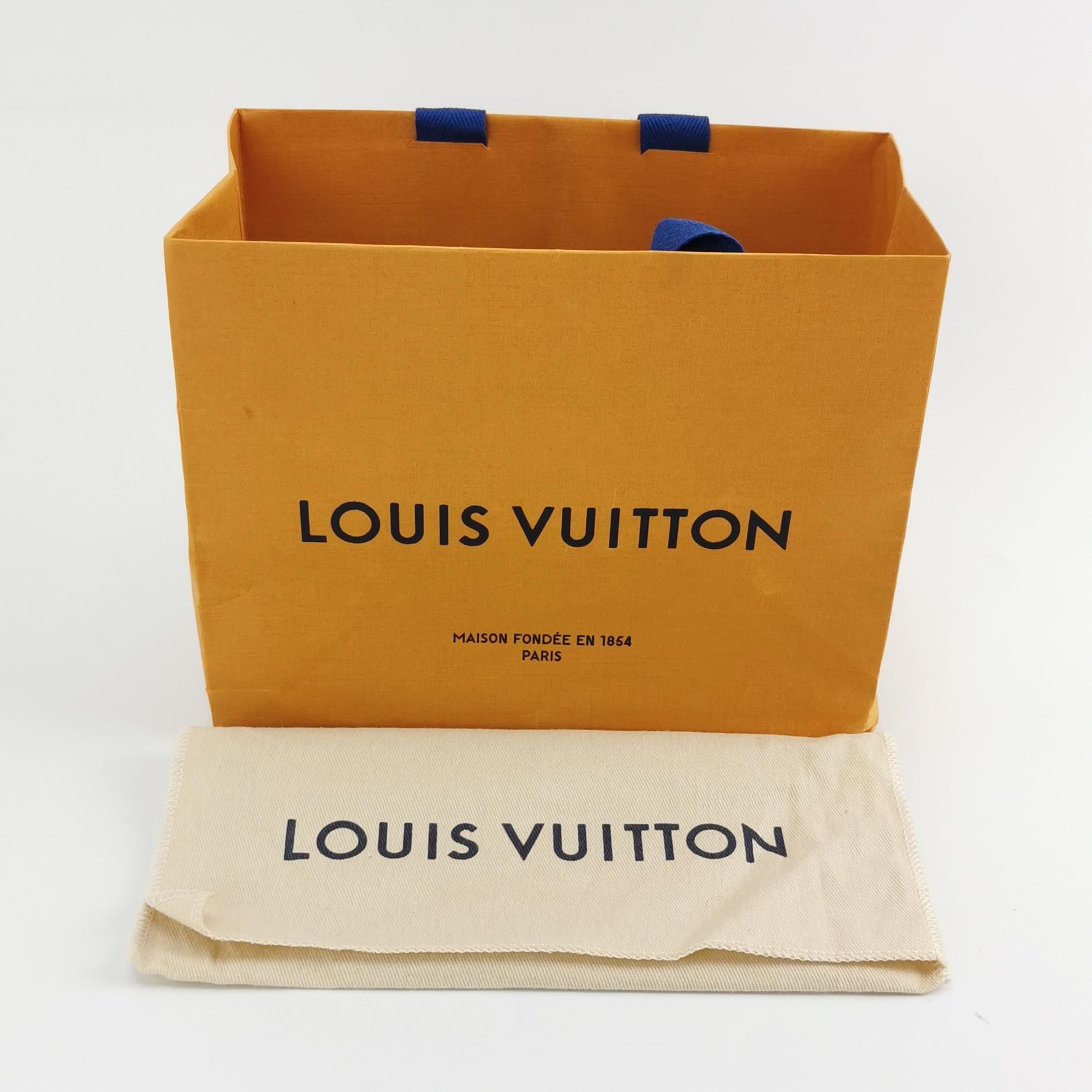 Louis Vuitton Louis Vuitton (LV) Cowhide Temperament Water Ripple Envelop Size ONE SIZE - 8 Thumbnail
