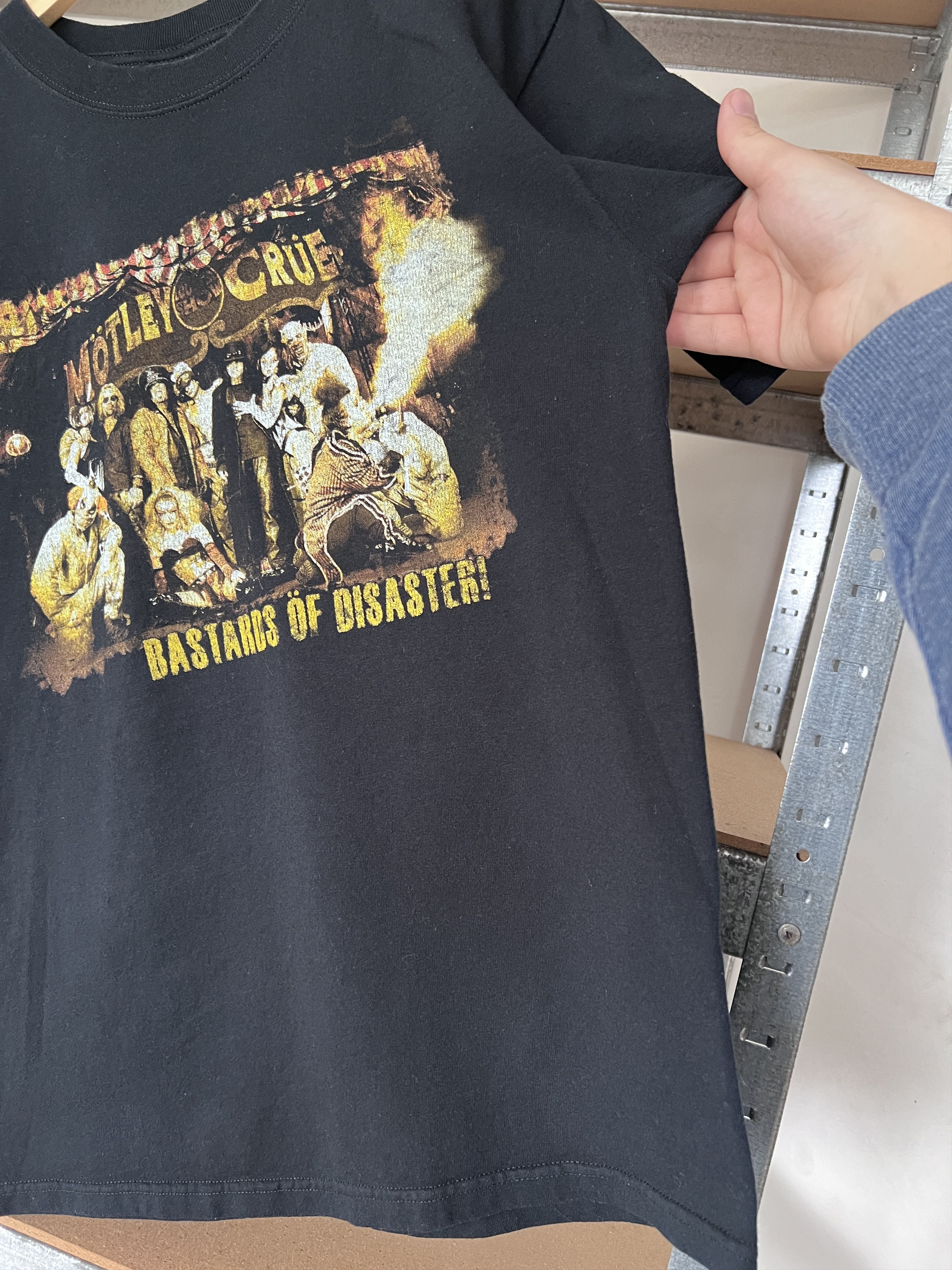 Band Tees Vintage 2005 Motley Crue Rock Band tour T-shirt Size US M / EU 48-50 / 2 - 9 Thumbnail