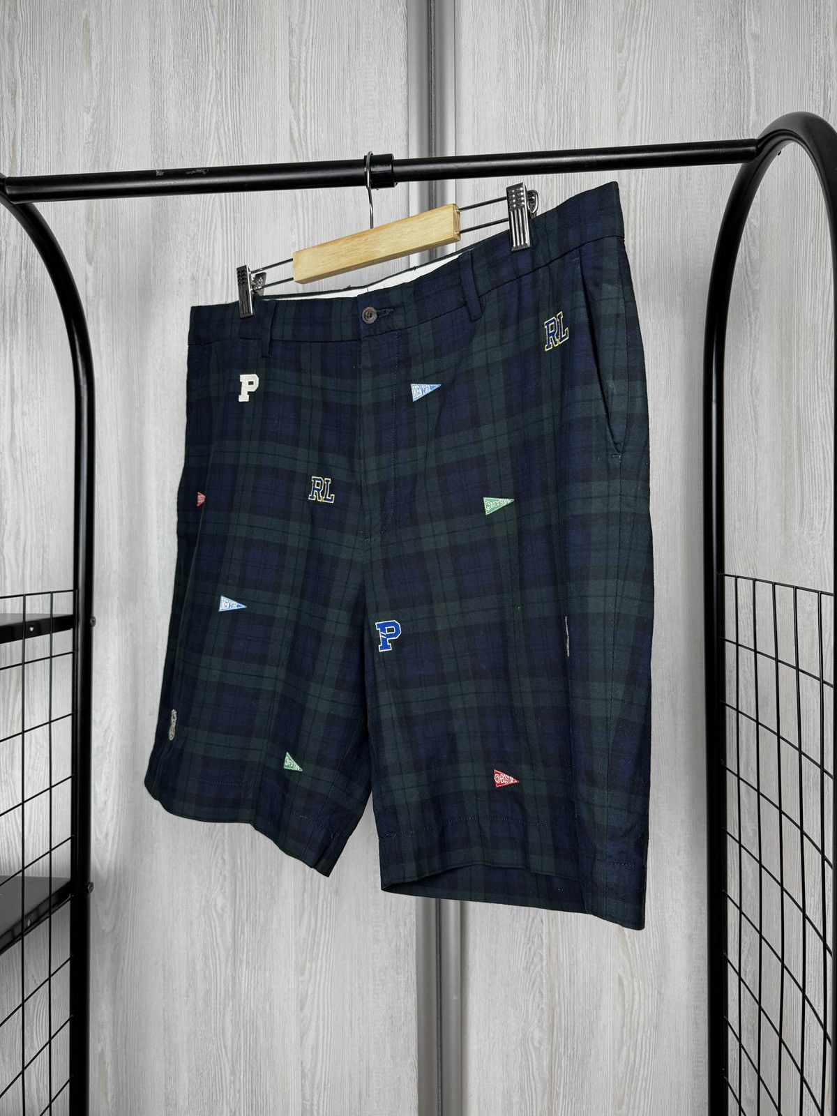 Polo Ralph Lauren Polo Ralph Lauren Blackwatch Tartan Shorts College Pennants Size US 36 / EU 52 - 5 Thumbnail