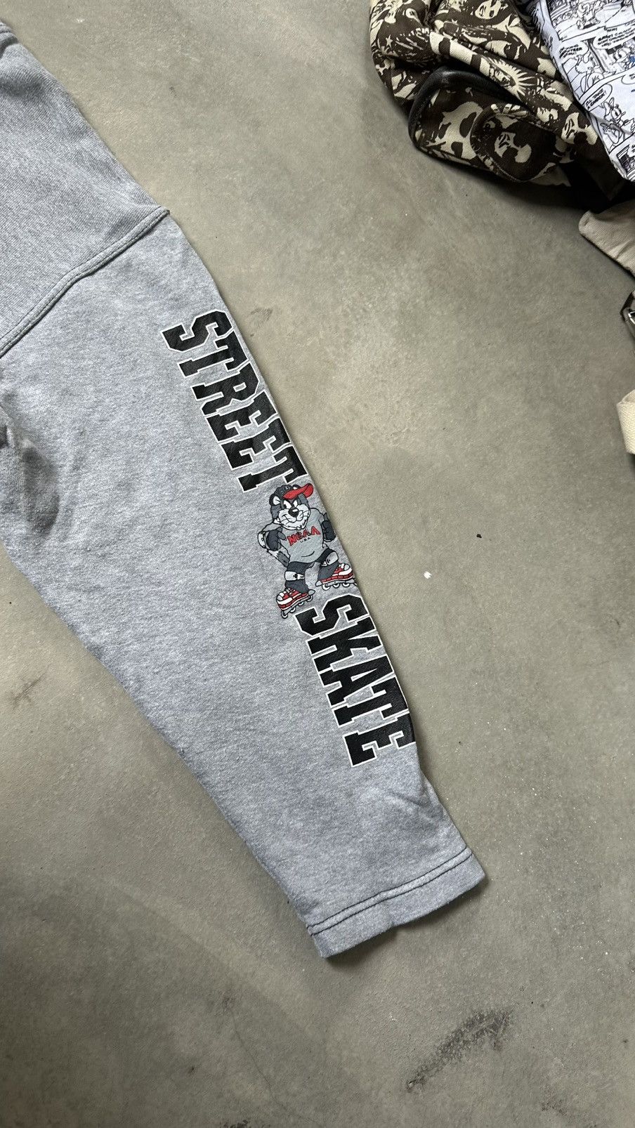 NCAA VINTAGE NCAA STREET SKATE SWEATSHIRT Size US L / EU 52-54 / 3 - 5 Thumbnail
