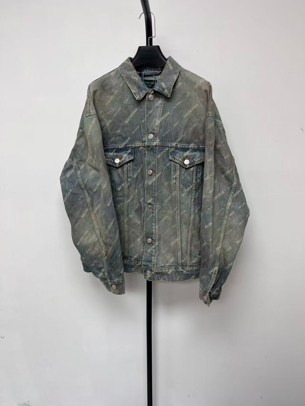 Balenciaga Balenciaga Men's Logo Distressed Denim Jacket Size US S / EU 44-46 / 1 - 1 Thumbnail