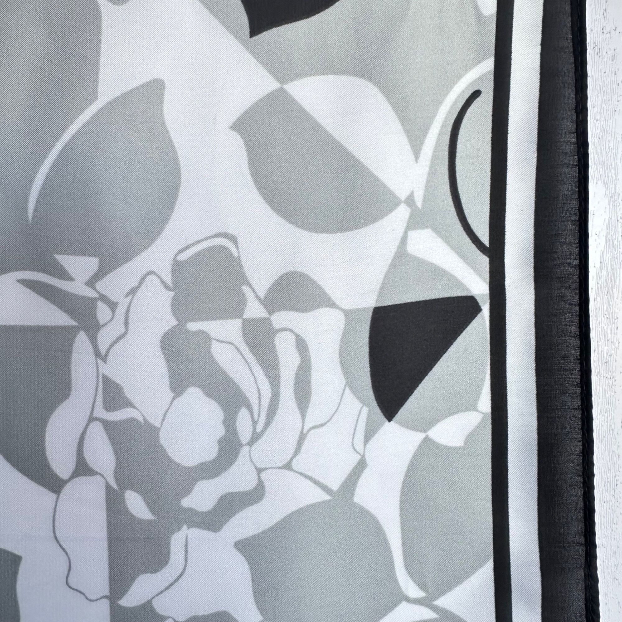 Other Elegant Bandana Square Scarf Vintage White Gray Geometric Fl Size ONE SIZE - 5 Thumbnail