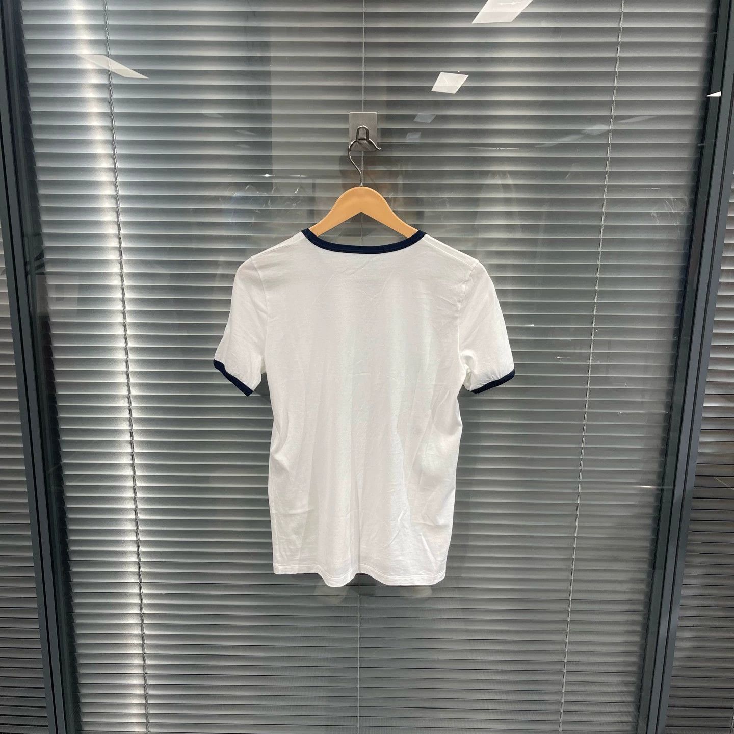 Celine Celine 25ss White Triomphe Pocket Short Sleeve S Size S / US 4 / IT 40 - 2 Thumbnail
