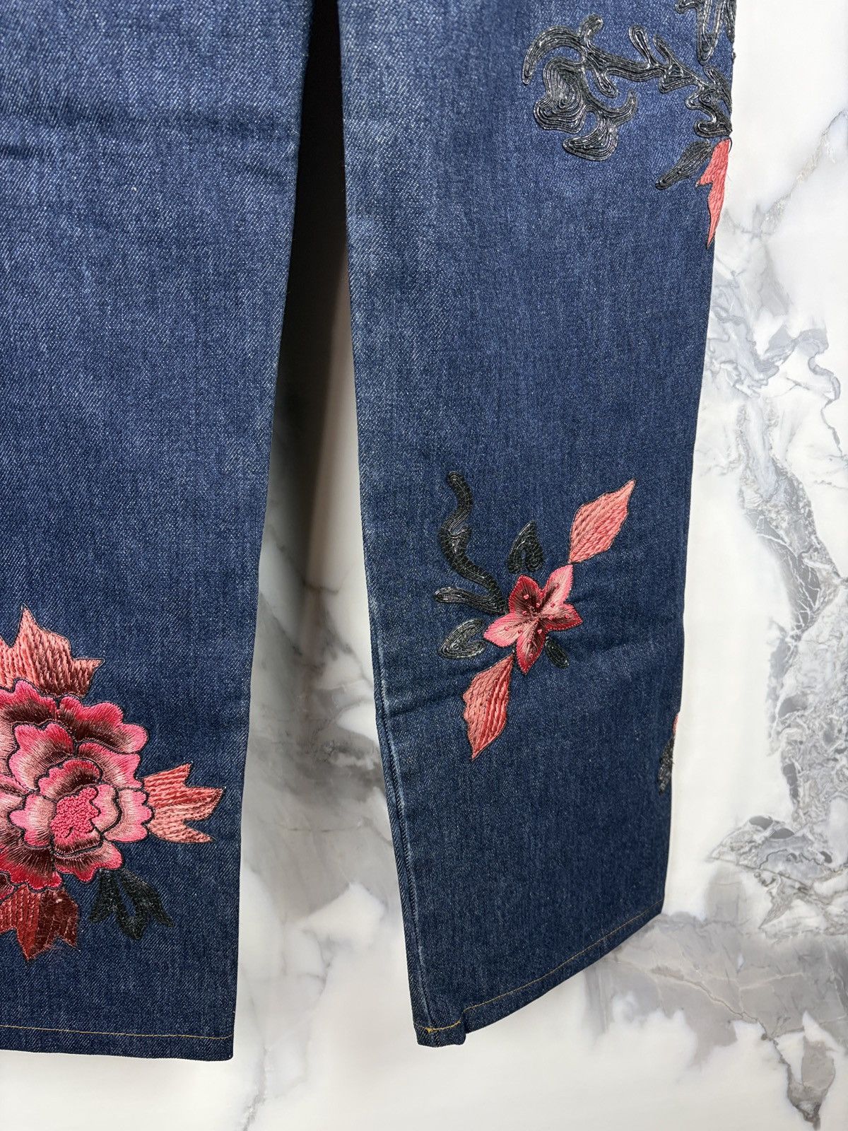 Gucci AW99 Gucci Tom Ford Runway Floral Embroidered Denim Jeans Size US 30 / EU 46 - 13 Thumbnail