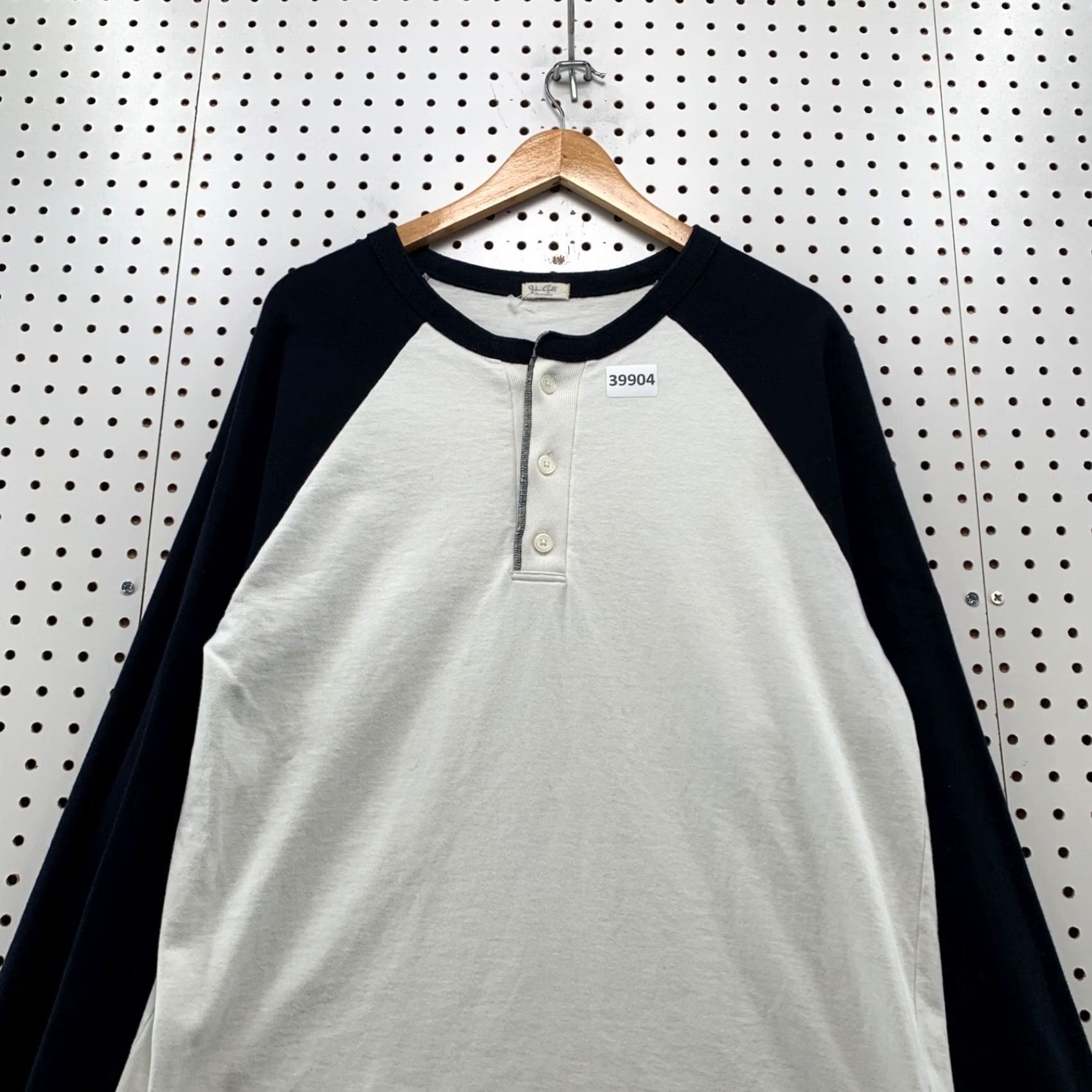 Brandy Melville Brandy Melville John Galt Henley Top Womens One Size White Raglan Long Sleeve Size ONE SIZE - 7 Thumbnail