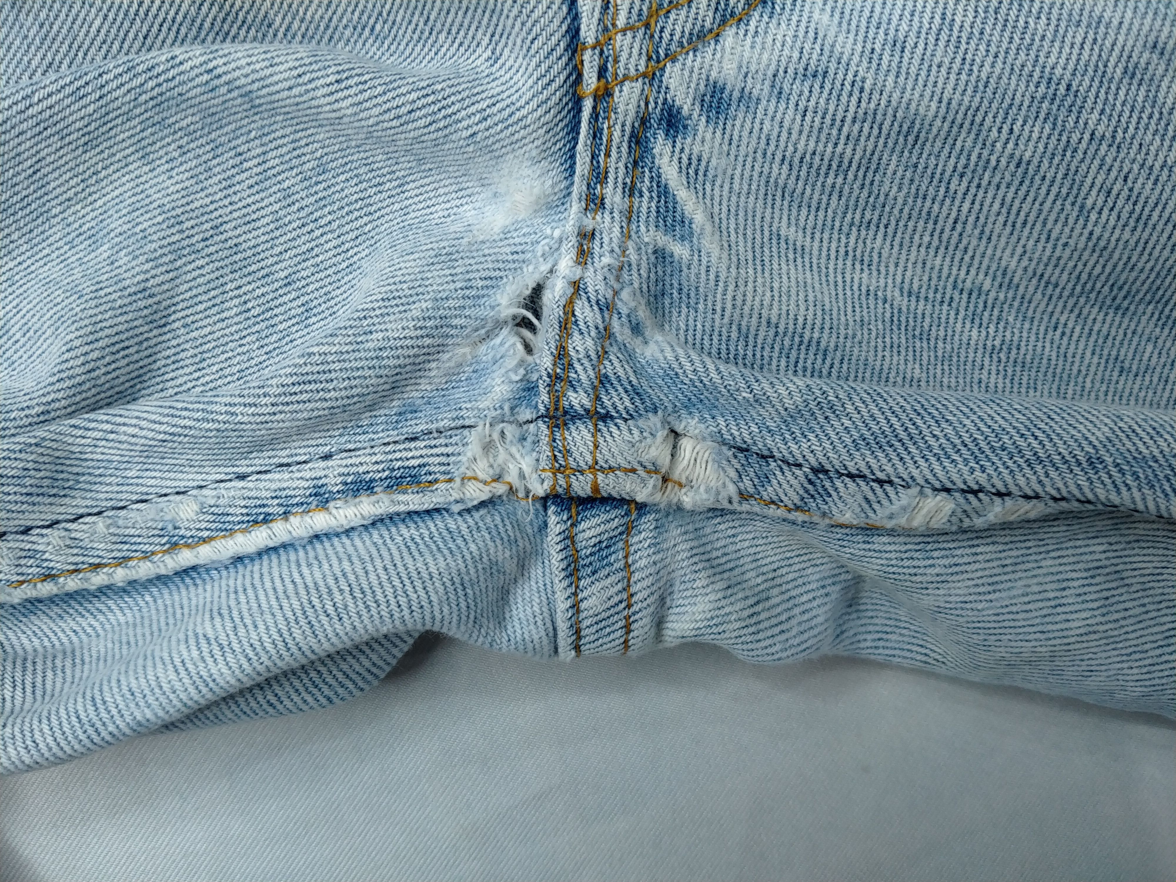 Levi's 90s Light Blue Wash Vintage Levi's 501xx Denim -JN809 Size US 31 - 11 Thumbnail