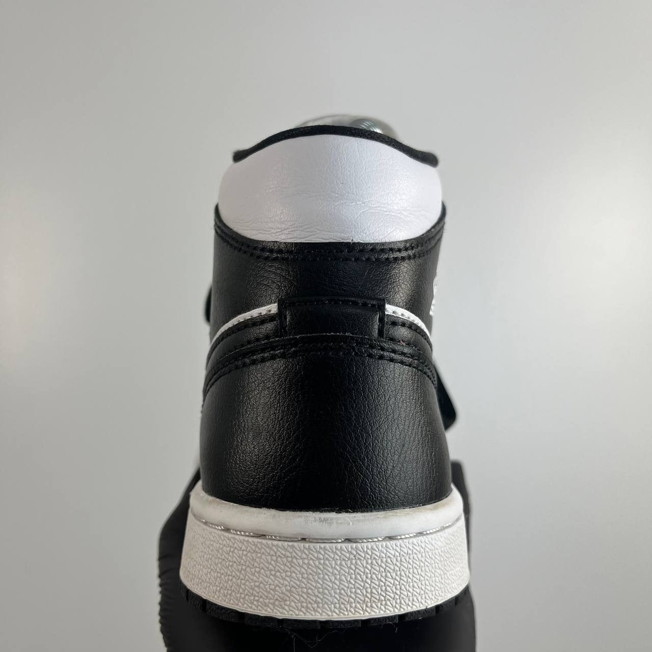 Nike Nike Air Jordan 1 Mid Black White Sneakers Womens Size 37.5 Size US 6.5 / IT 36.5 - 10 Thumbnail