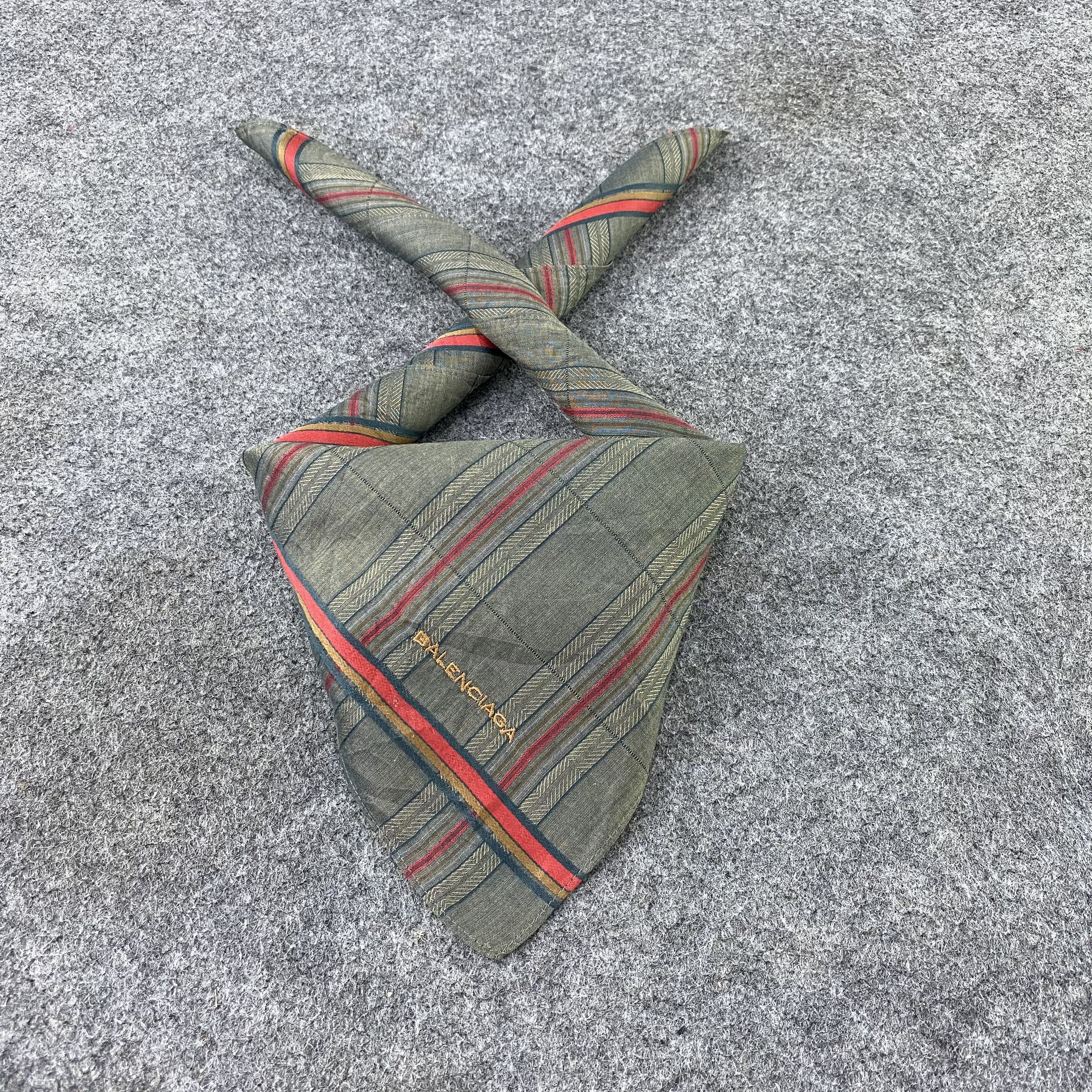 Designer Balenciaga Handkerchief / Bandana / Neckerchief-B1160 Size ONE SIZE - 2 Thumbnail