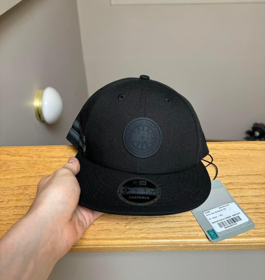 Canada Goose Canada Goose Badge Logo Hat Size ONE SIZE - 1 Thumbnail