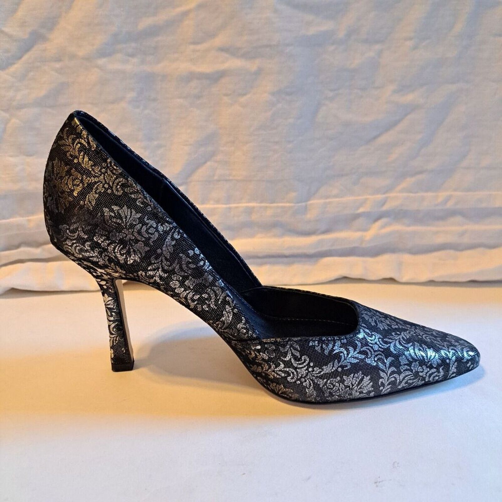 Donald Pliner Donald Pliner Pola Brocade Slip-On Metallic Heels 7.5M New! Size US 7.5 / IT 37.5 - 5 Thumbnail
