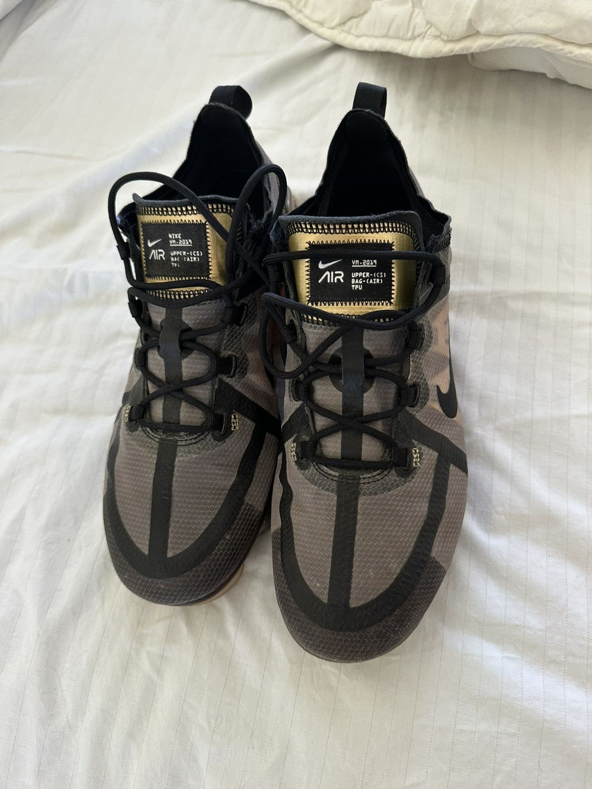 Nike Nike Air VaporMax 2019 Black Metallic Gold Size US 10 / EU 43 - 5 Thumbnail