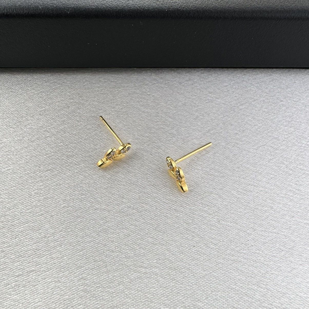 Designer Small Tiny CZ Leaves Stud Earrings for Women Size ONE SIZE - 3 Thumbnail