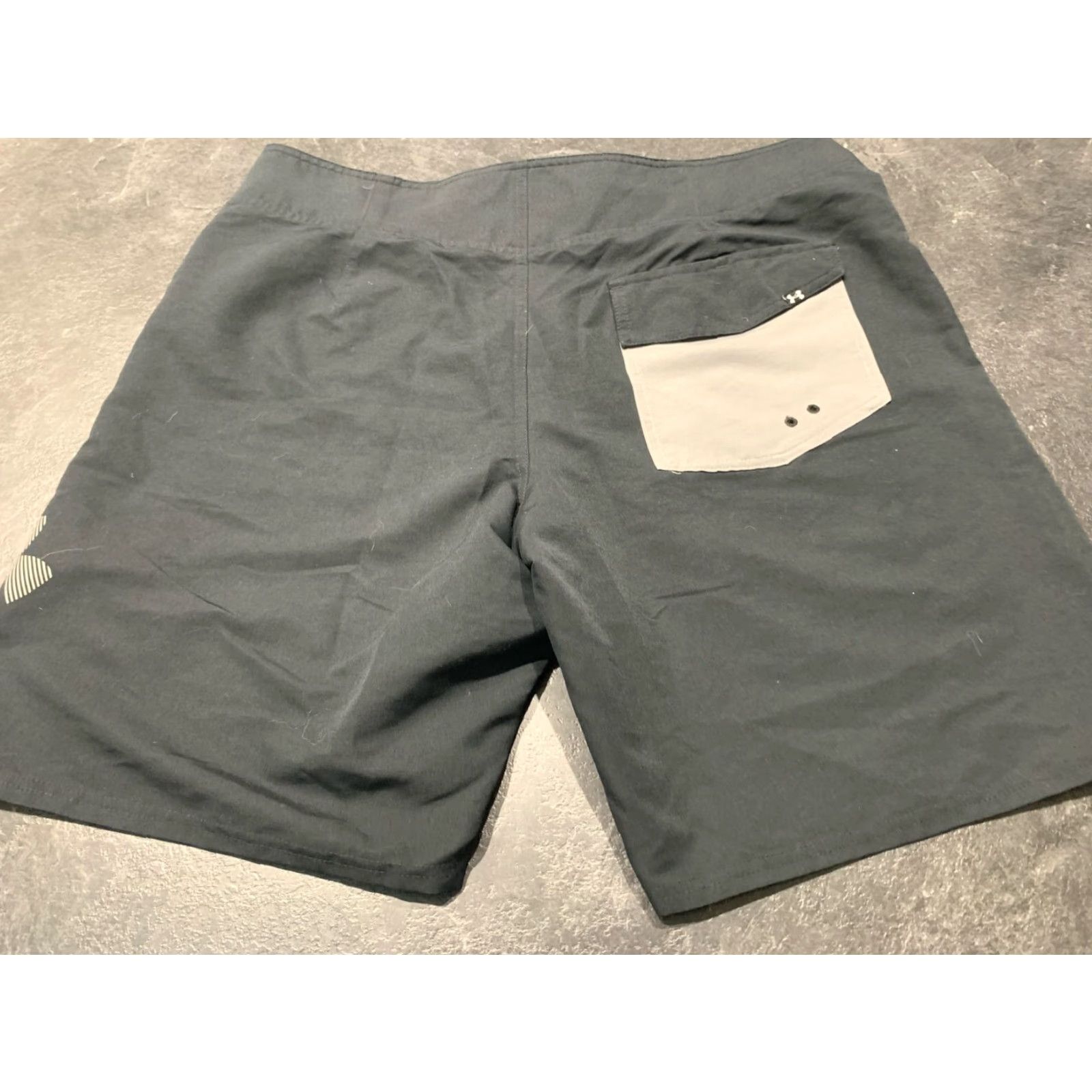 Under Armour Under Armour Mens Black Gray Board Shorts Swim Trunks Size 38 Multicolor Skull Size US 38 / EU 54 - 4 Thumbnail