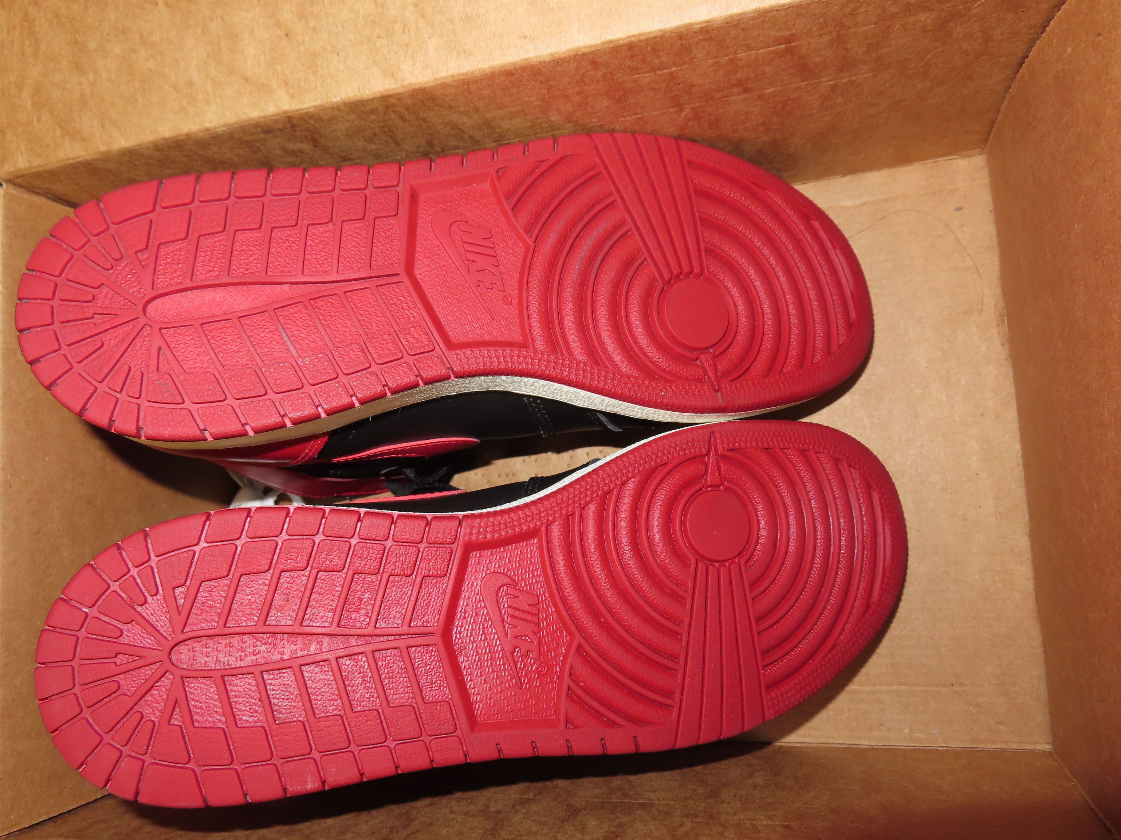 Jordan Brand Jordan 1 Retro Bred Banned (2016) (Grade-School) Size US 7 / EU 40 - 6 Thumbnail