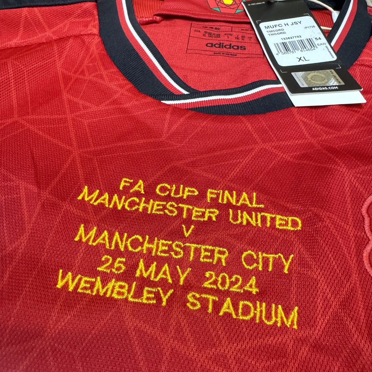 Sports Specialties Manchester united 23/24 FA cup final shirt #19 Varane (bnwt) Size US L / EU 52-54 / 3 - 4 Thumbnail