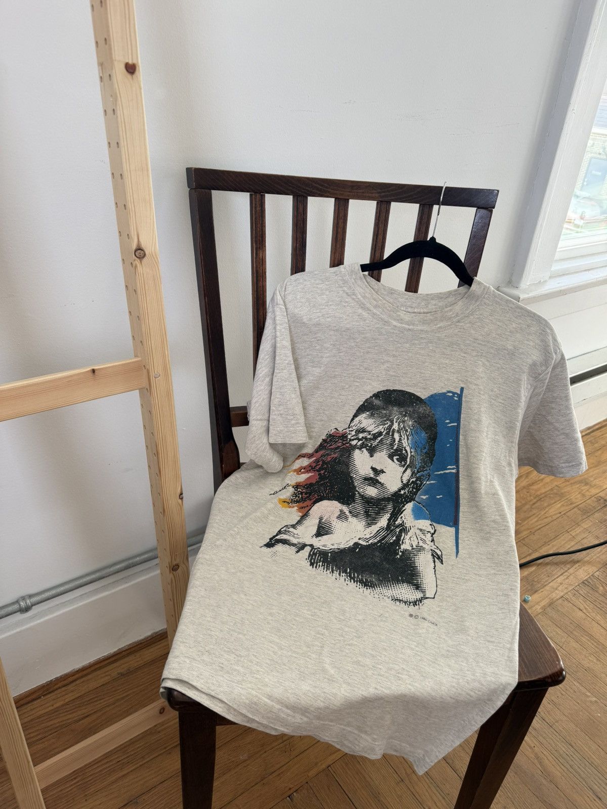 Vintage Vintage 80s Les Miserables Tee Sz XL Size US XL / EU 56 / 4 - 1 Thumbnail