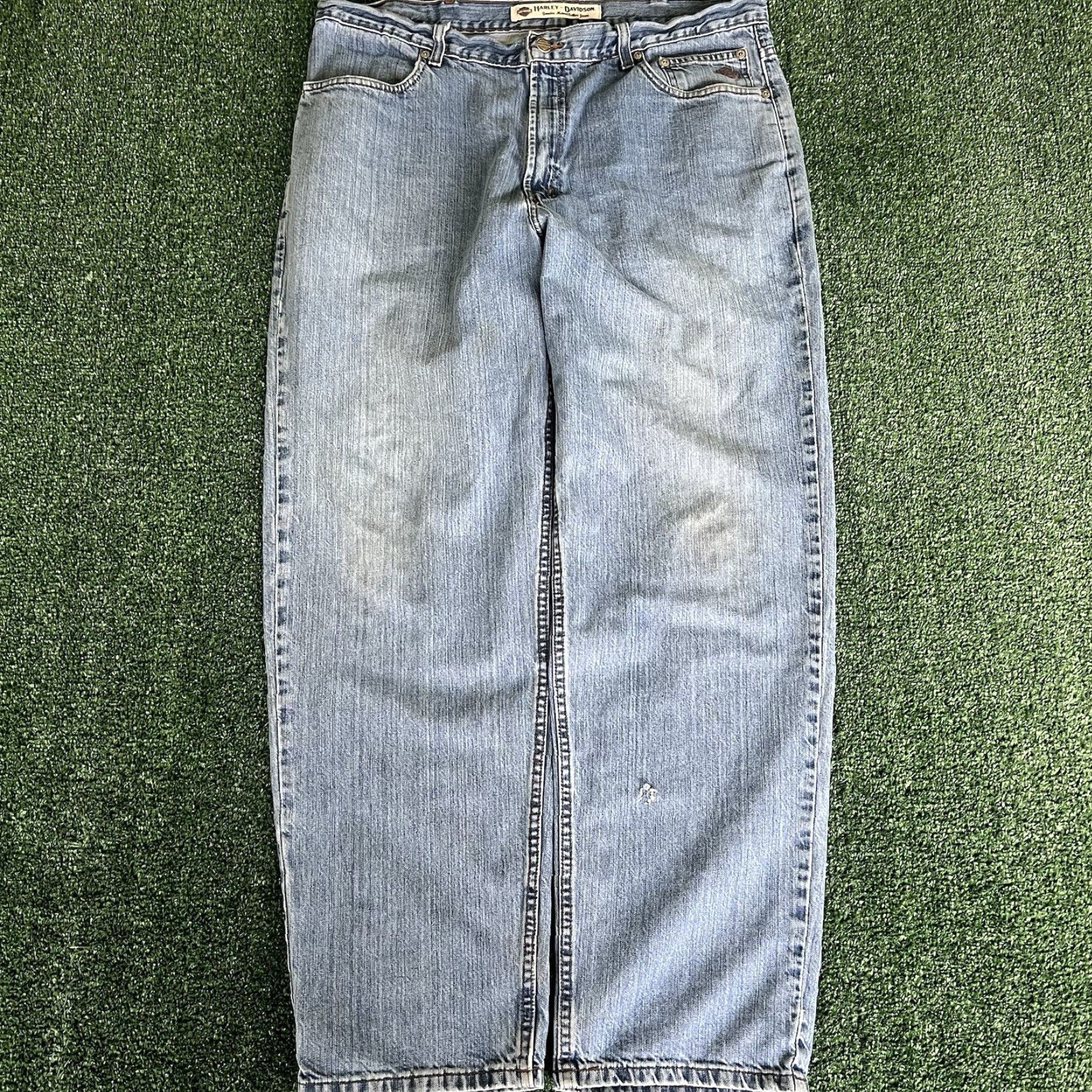 Harley Davidson VINTAGE Harley-Davidson Jeans Straight Leg Light Blue 39x31 Mens Denim Distressed 5-Pocket Biker Grunge 90s USA Men Size US 39 - 6 Thumbnail