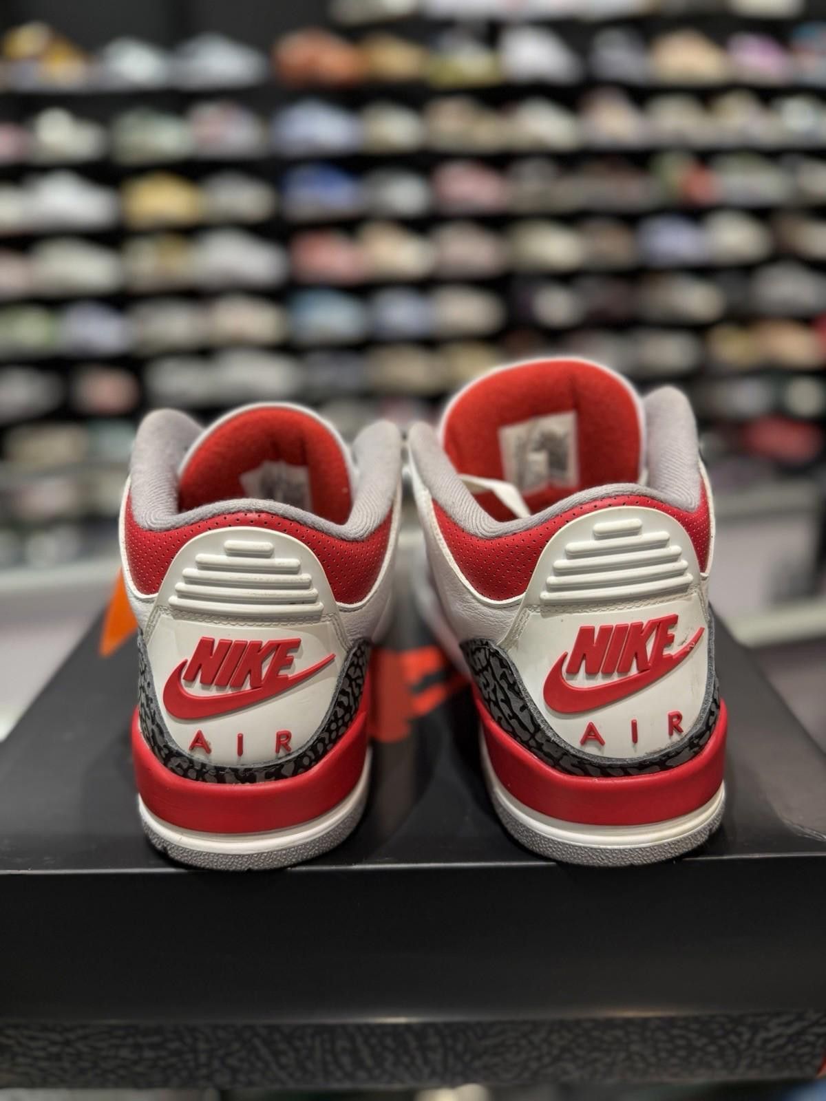Jordan Brand Jordan 3 Retro Fire Red 2022 Size 9.5 Pre-Owned Pre-Owned Size US 9.5 / EU 42-43 - 9 Thumbnail
