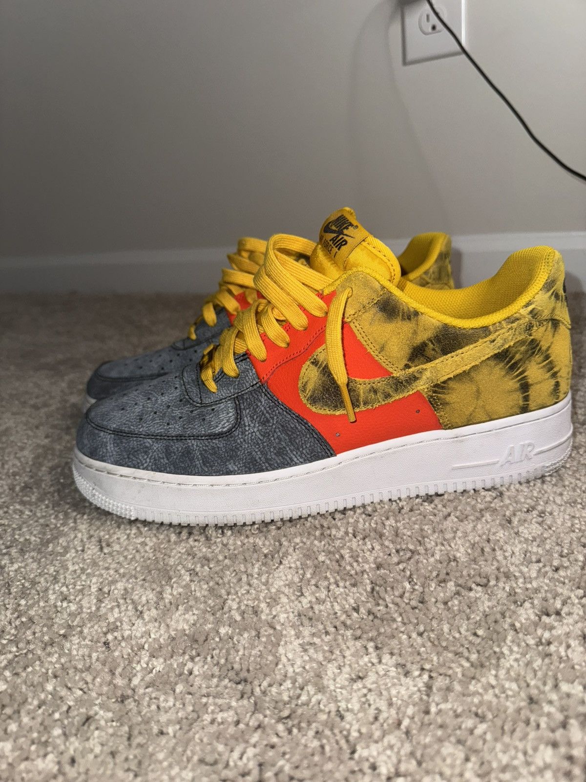 Nike Nike Air Force 1 Low Tie Dye Dark Sulphur Size US 10.5 / EU 43-44 - 1 Thumbnail
