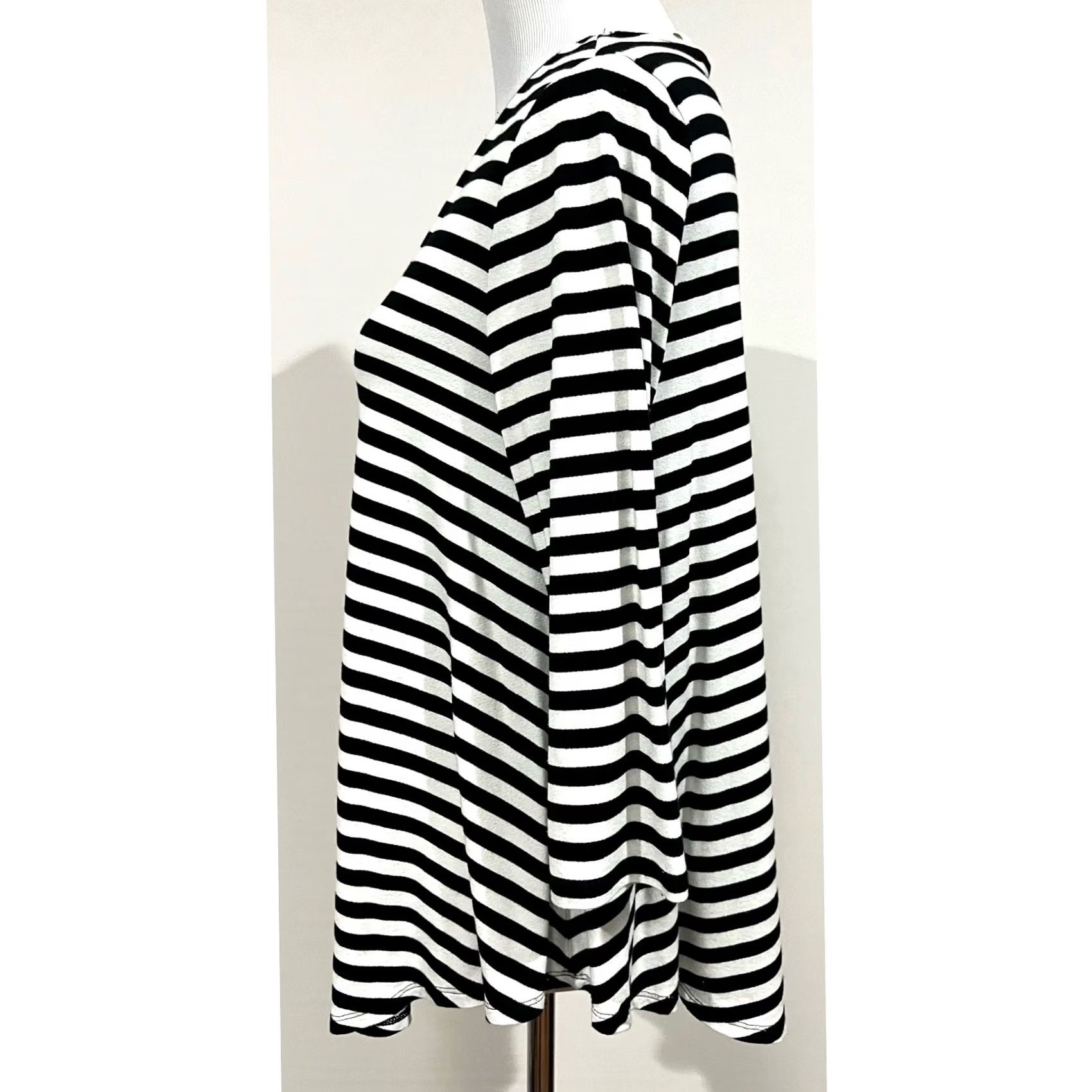 Vintage Chico's Striped Knit Top Criss Cross Neckline 3/4 Sleeve Black White Sz 1 (M-8) Womens Blouse Stretch Size M / US 6-8 / IT 42-44 - 5 Thumbnail
