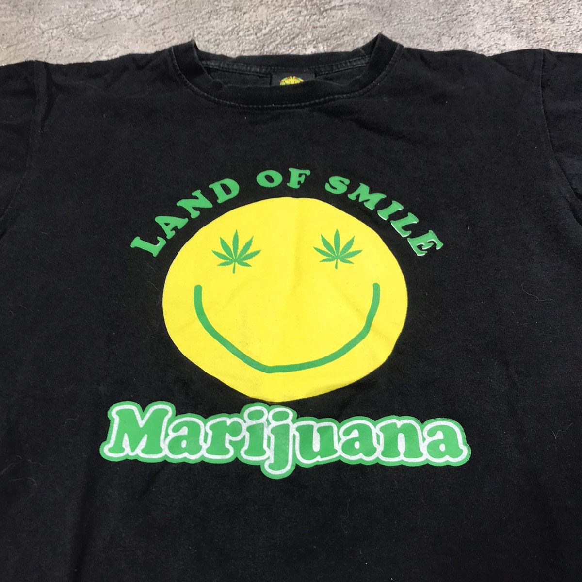 Vintage Vintage Y2K Graphic Tee Land of Smile Marijuana Streetwear X Size US XS / EU 42 / 0 - 2 Thumbnail