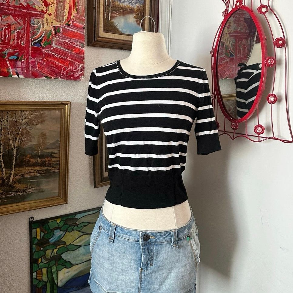 White House Black Market white house black market black white short sleeve shirt Size S / US 4 / IT 40 - 1 Thumbnail