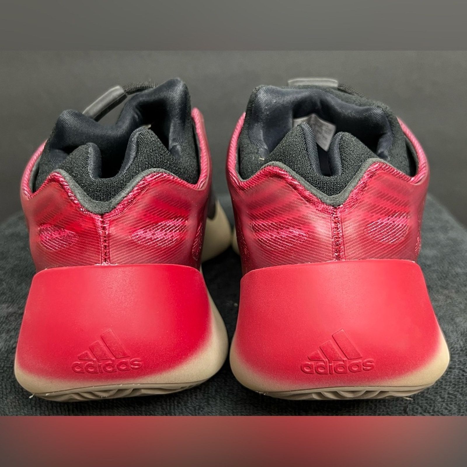 Adidas adidas Yeezy 700 V3 Fade Carbon 2022 WORN ONCE AUTHENTIC Size US 9.5 / EU 42-43 - 6 Thumbnail