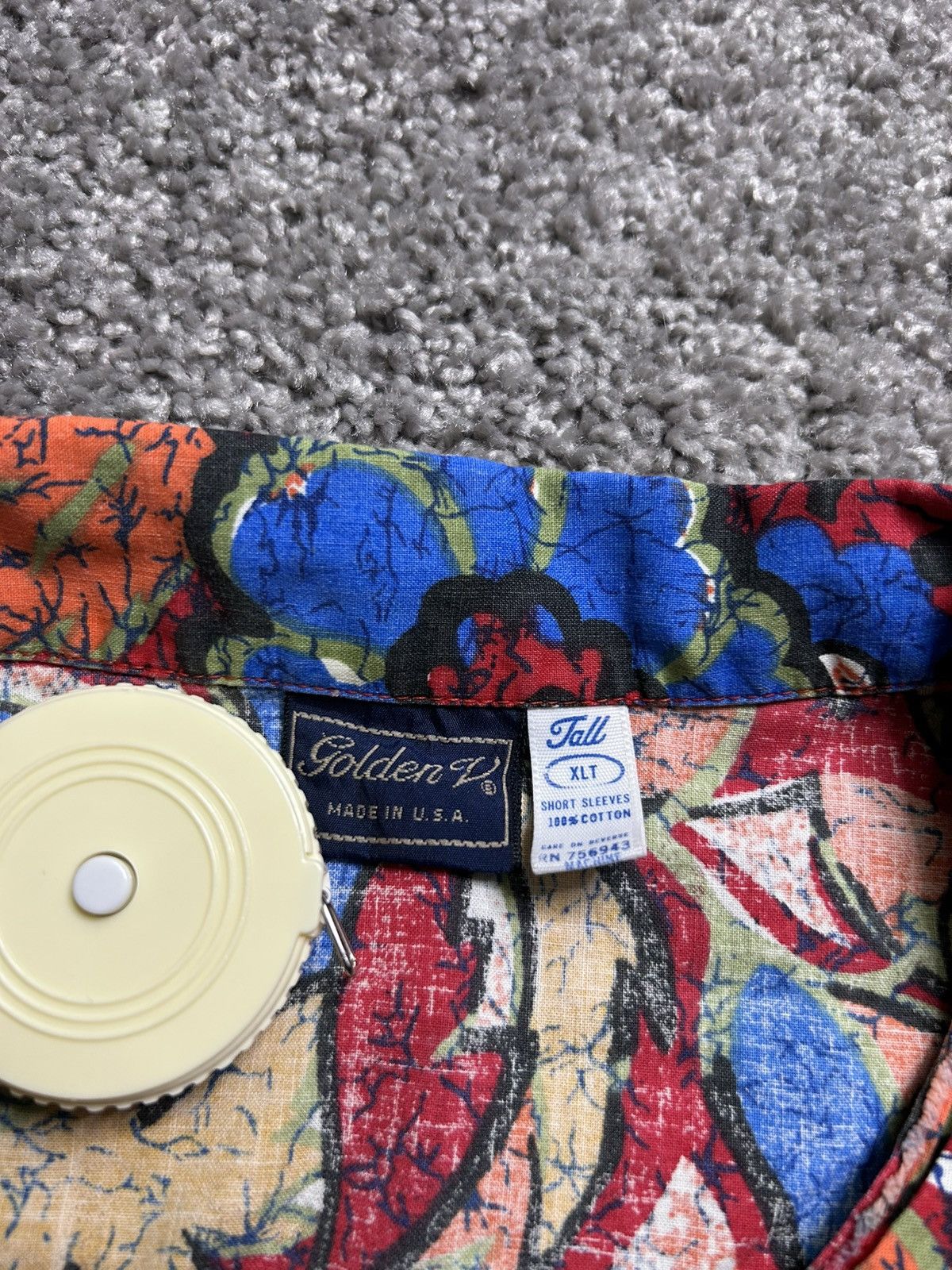 Vintage Vintage 70s Golden V AOP Art Short Sleeve Button Size US XL / EU 56 / 4 - 5 Thumbnail