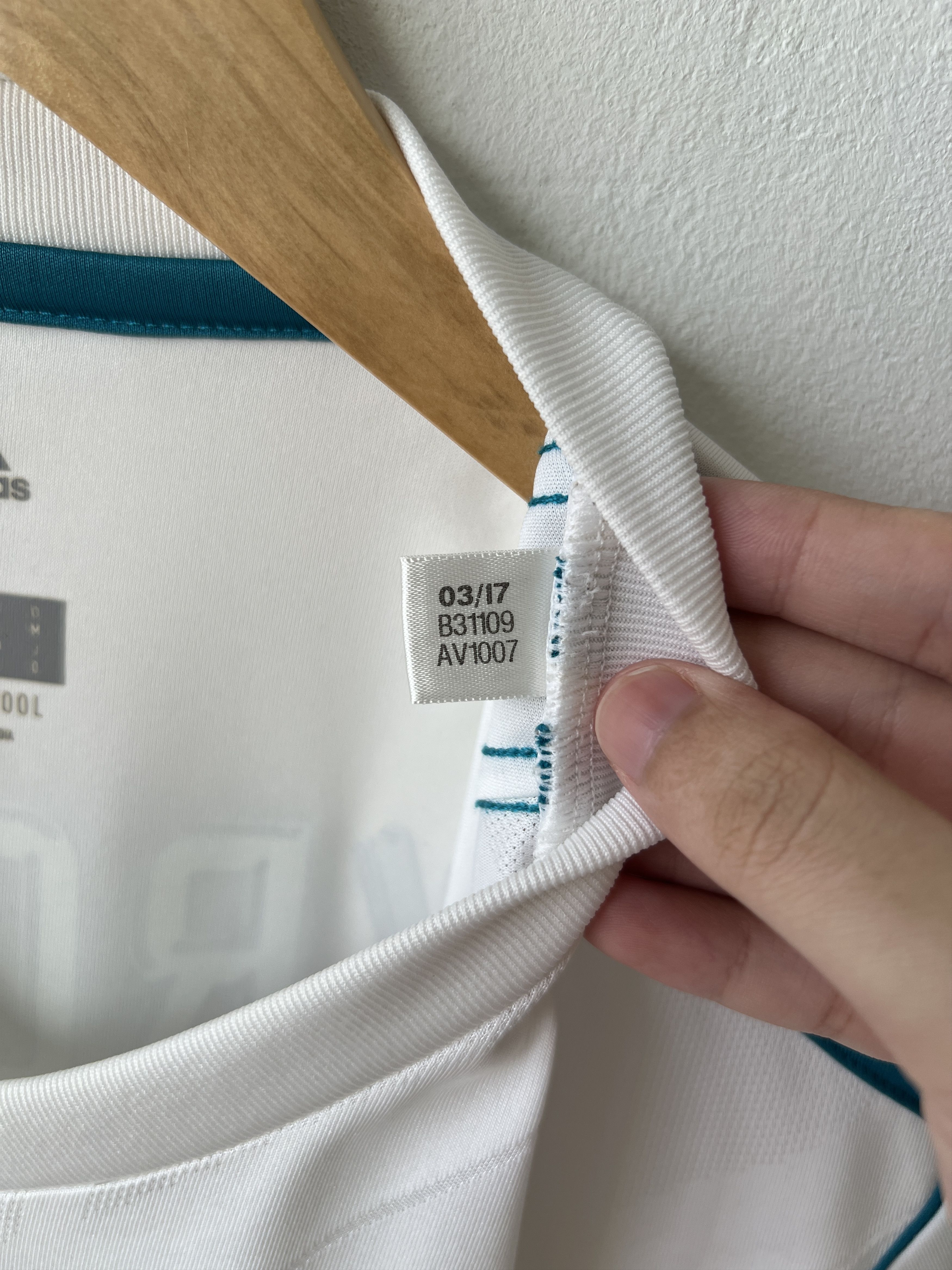 Adidas (M) Real Madrid 2017-18 Home Kit Kroos #8 Size US M / EU 48-50 / 2 - 4 Thumbnail