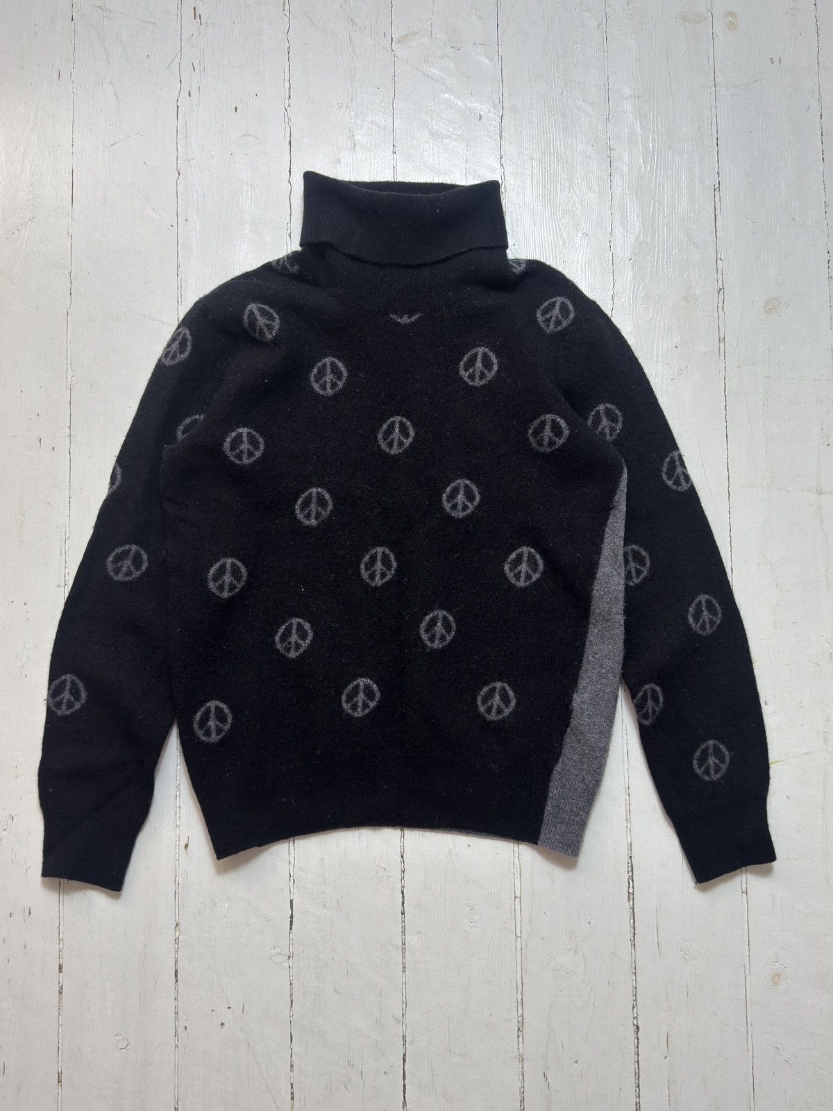 Love Moschino VINTAGE MOSCHINO 2000s PEACE PRINTED WOOL SWEATER Size S / US 4 / IT 40 - 5 Thumbnail