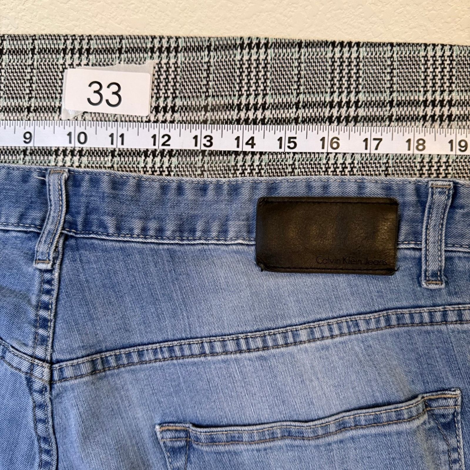 Calvin Klein Calvin Klein Men's Jeans Light Wash Denim Straight Leg 33x30 Size US 33 - 2 Thumbnail