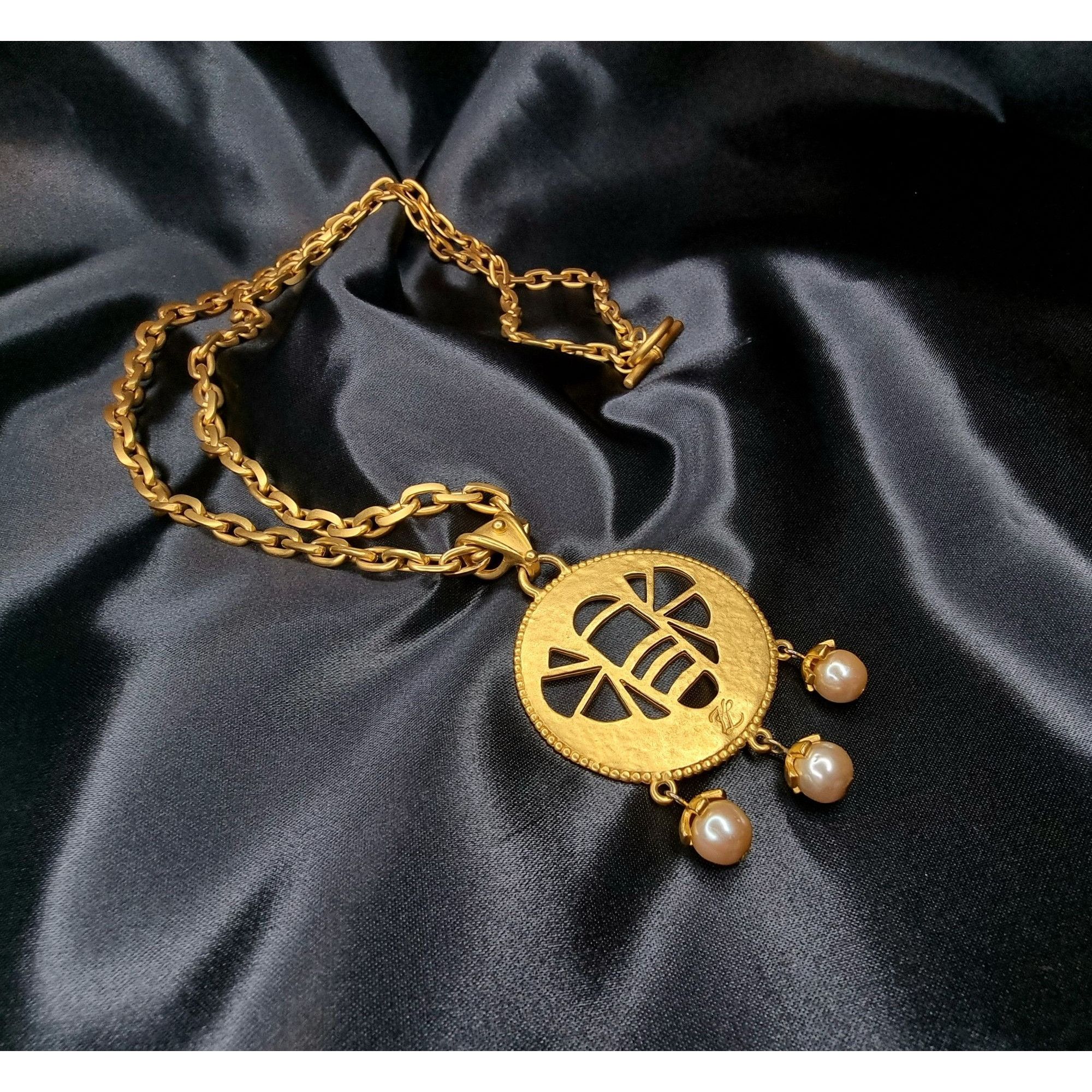 Karl Lagerfeld Rare Find Vintage Karl Lagerfeld Gold-Tone Bee Pendant Neckl Size ONE SIZE - 4 Thumbnail