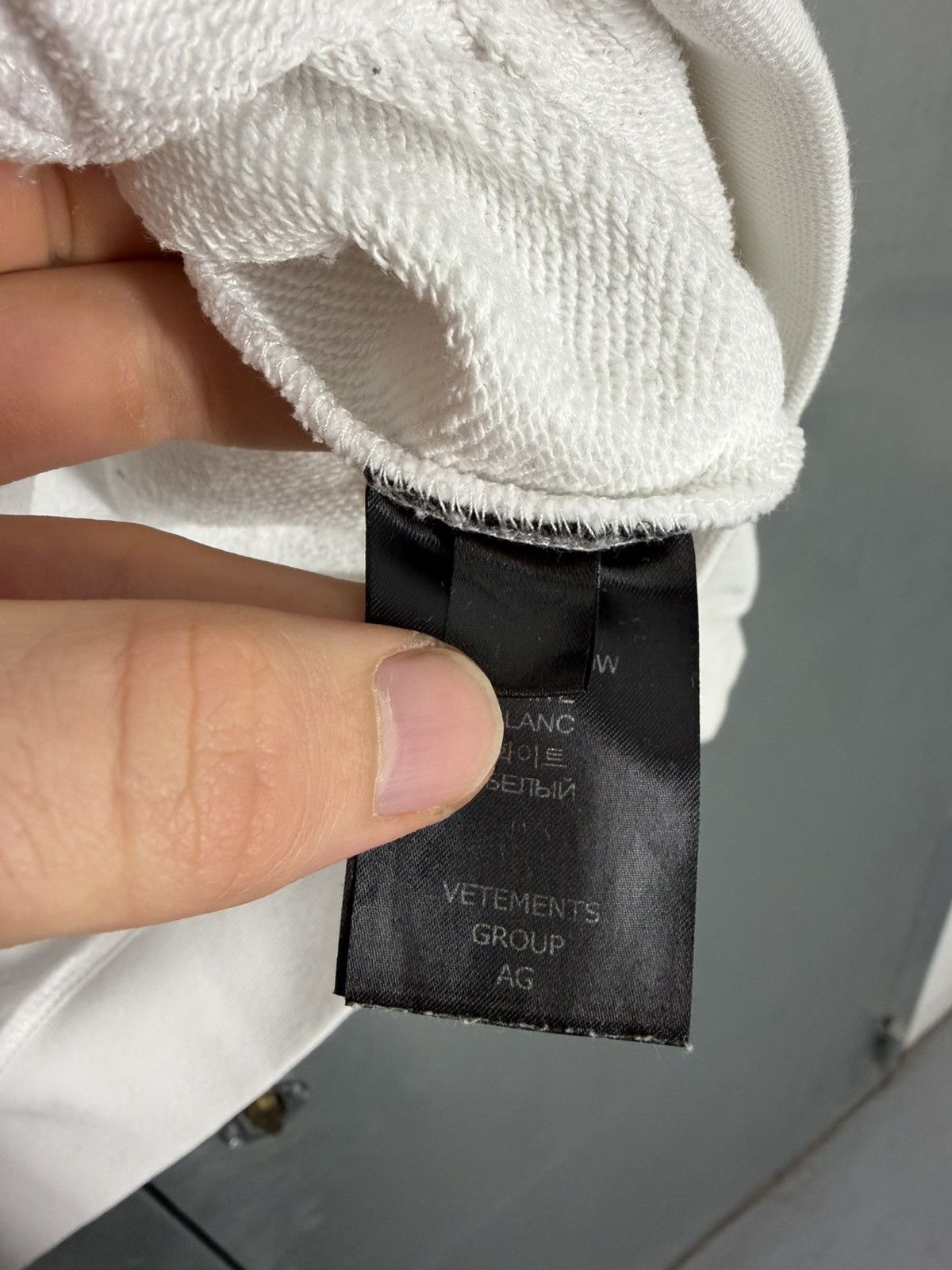 Vetements Vetements Small Embroidered Logo Dense Hoodie Size US S / EU 44-46 / 1 - 8 Thumbnail