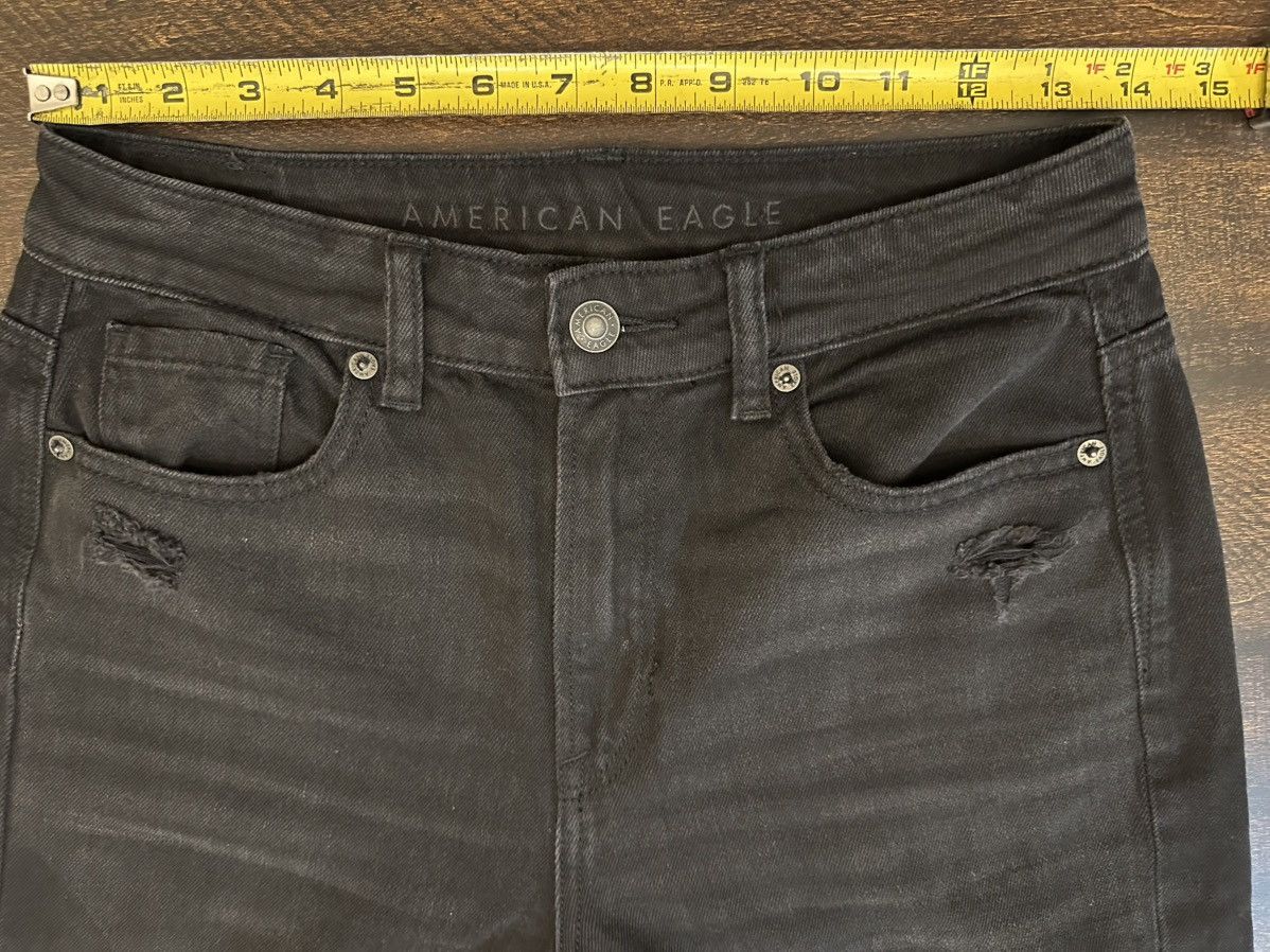 American Eagle Outfitters American Eagle Black Distressed Mom Jeans Size 4 Size 27" / US 4 / IT 40 - 3 Thumbnail