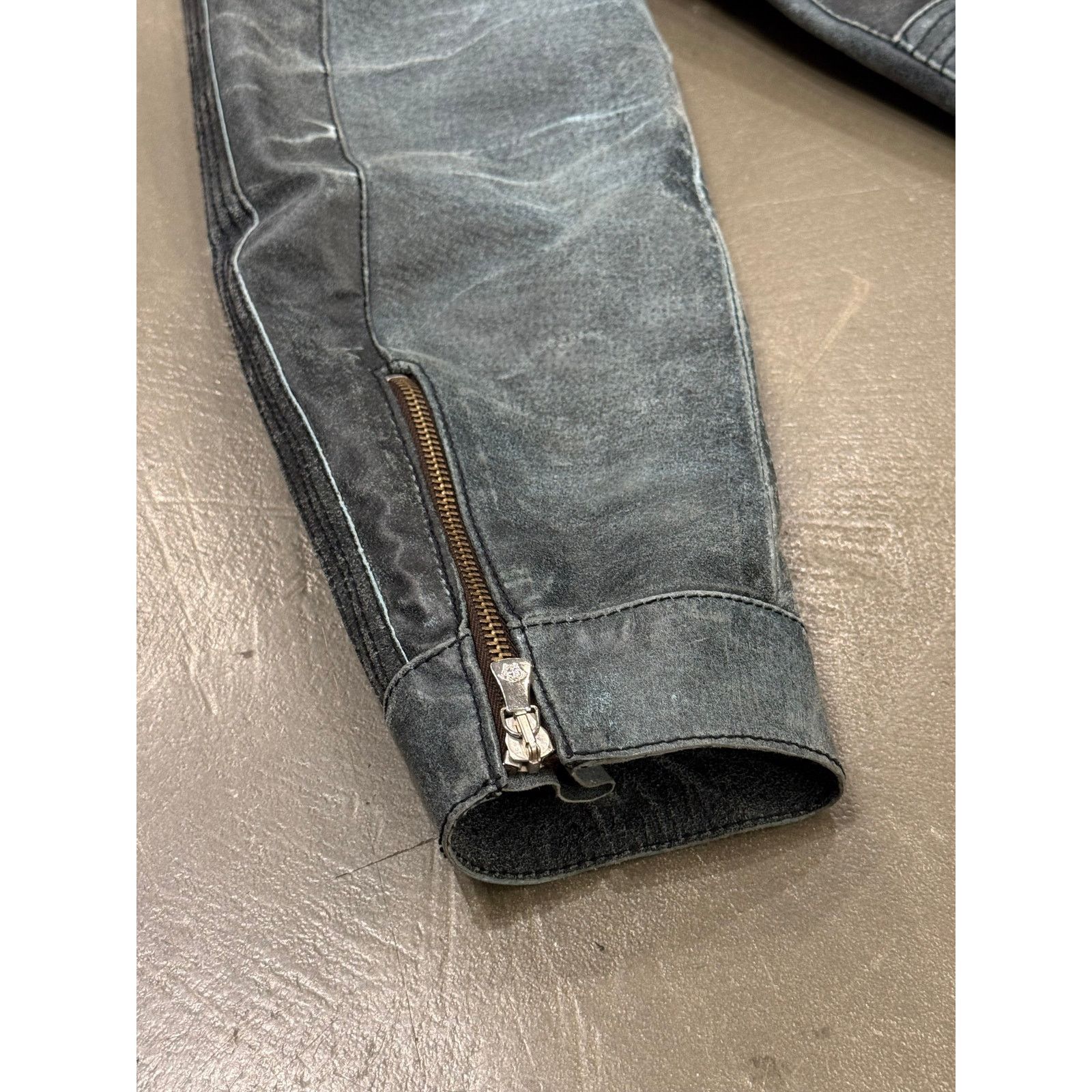Versace 2000s Versace distressed leather jacket Size US M / EU 48-50 / 2 - 7 Thumbnail