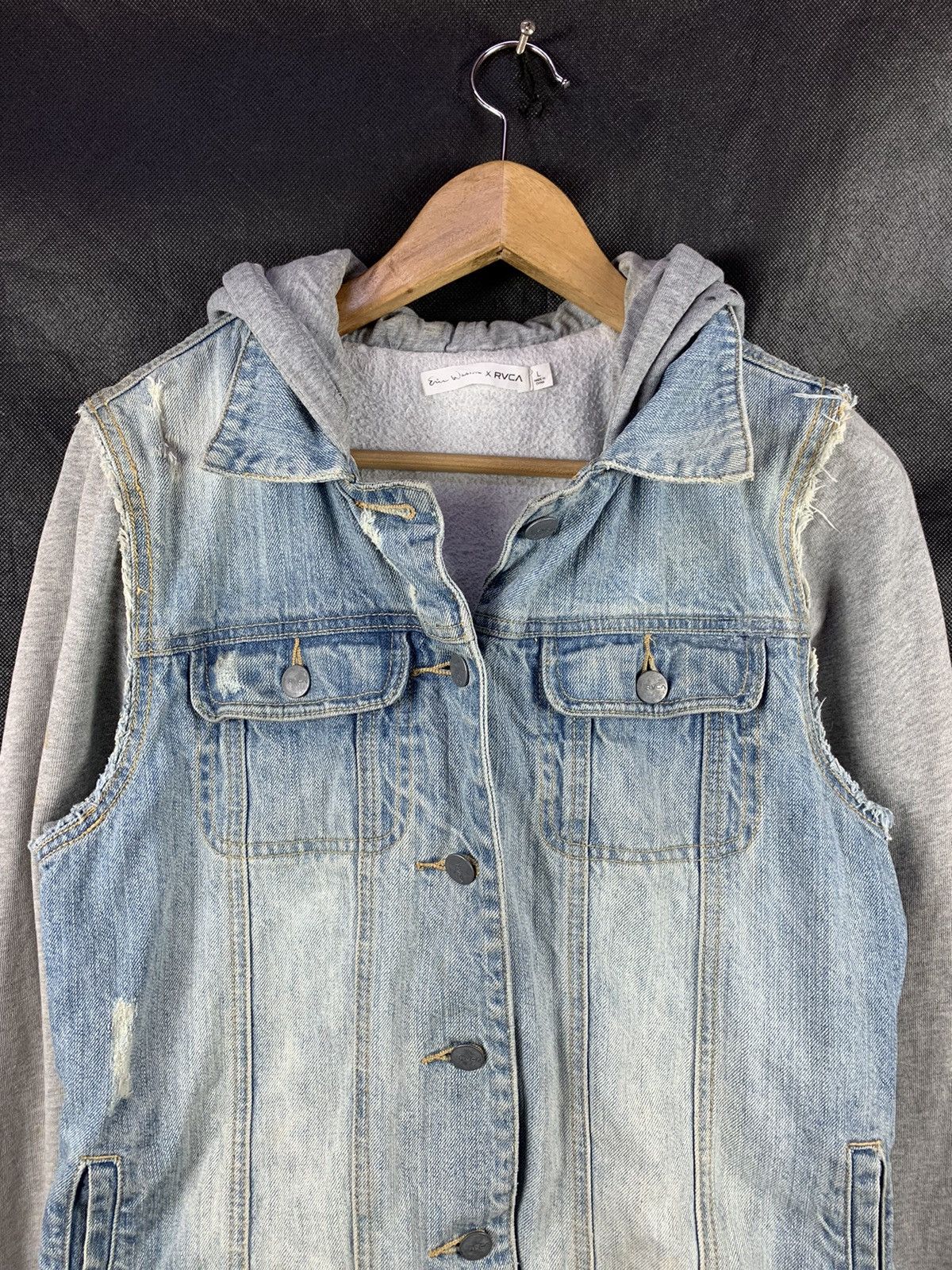 RVCA Steals! RVCA Erin Wasson Distressed Denim Jeans Jacket Size US M / EU 48-50 / 2 - 3 Thumbnail