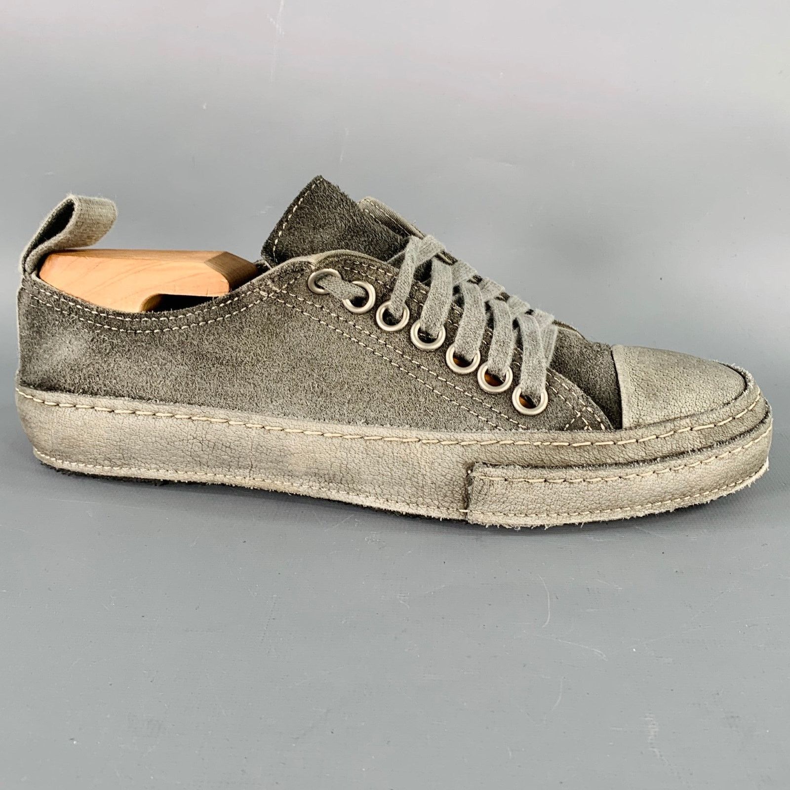 volga volga 7 Grey Distressed Suede Low Top Rubber Sole Sneakers Size US 7 / IT 37 - 2 Thumbnail