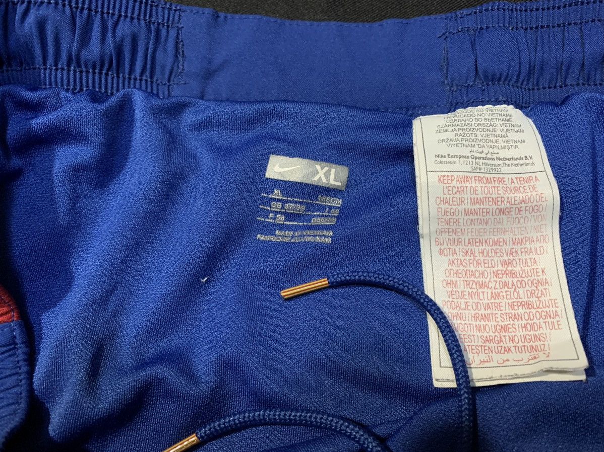 Nike Vintage Nike Barcelona shorts size Xl Size US 36 / EU 52 - 5 Thumbnail