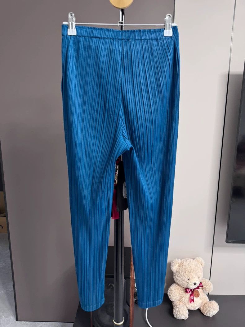 Issey Miyake Issey Miyake size:3 Blue pleated trousers Size 22" - 2 Thumbnail
