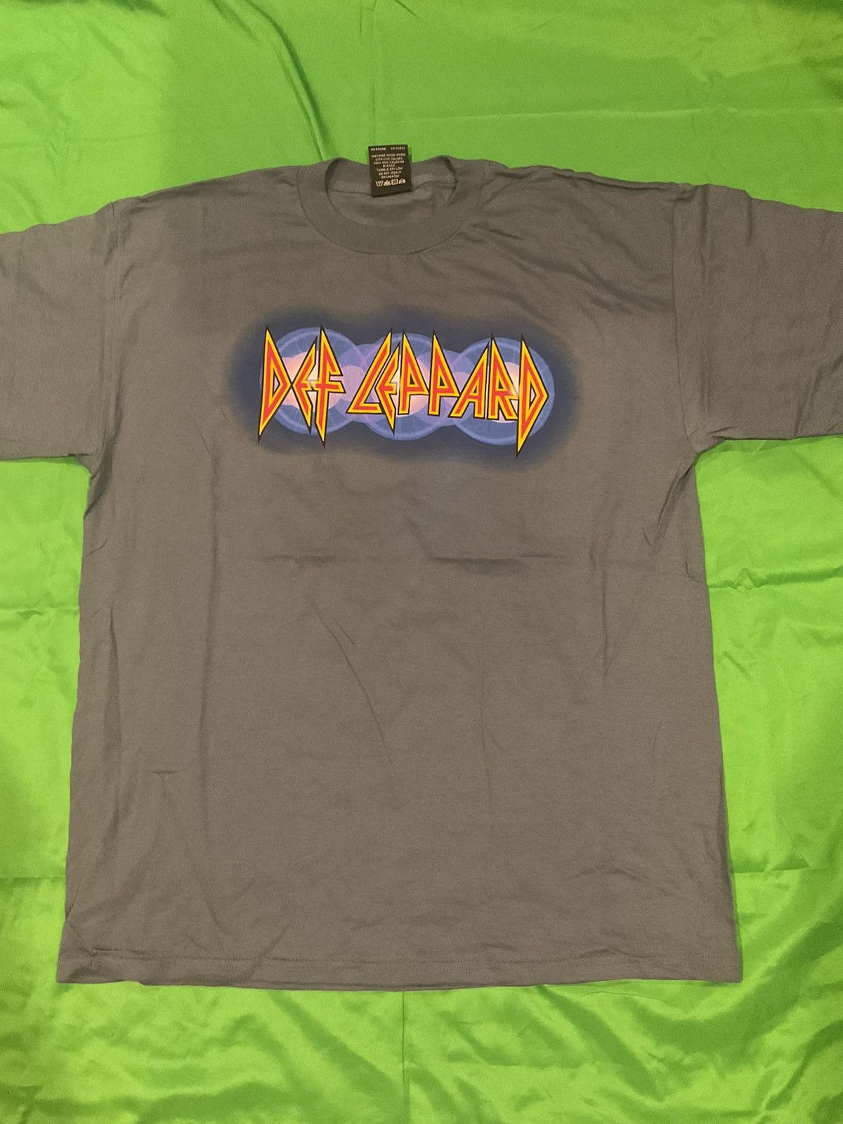 Vintage Def Leppard t shirt Size US XL / EU 56 / 4 - 1 Thumbnail