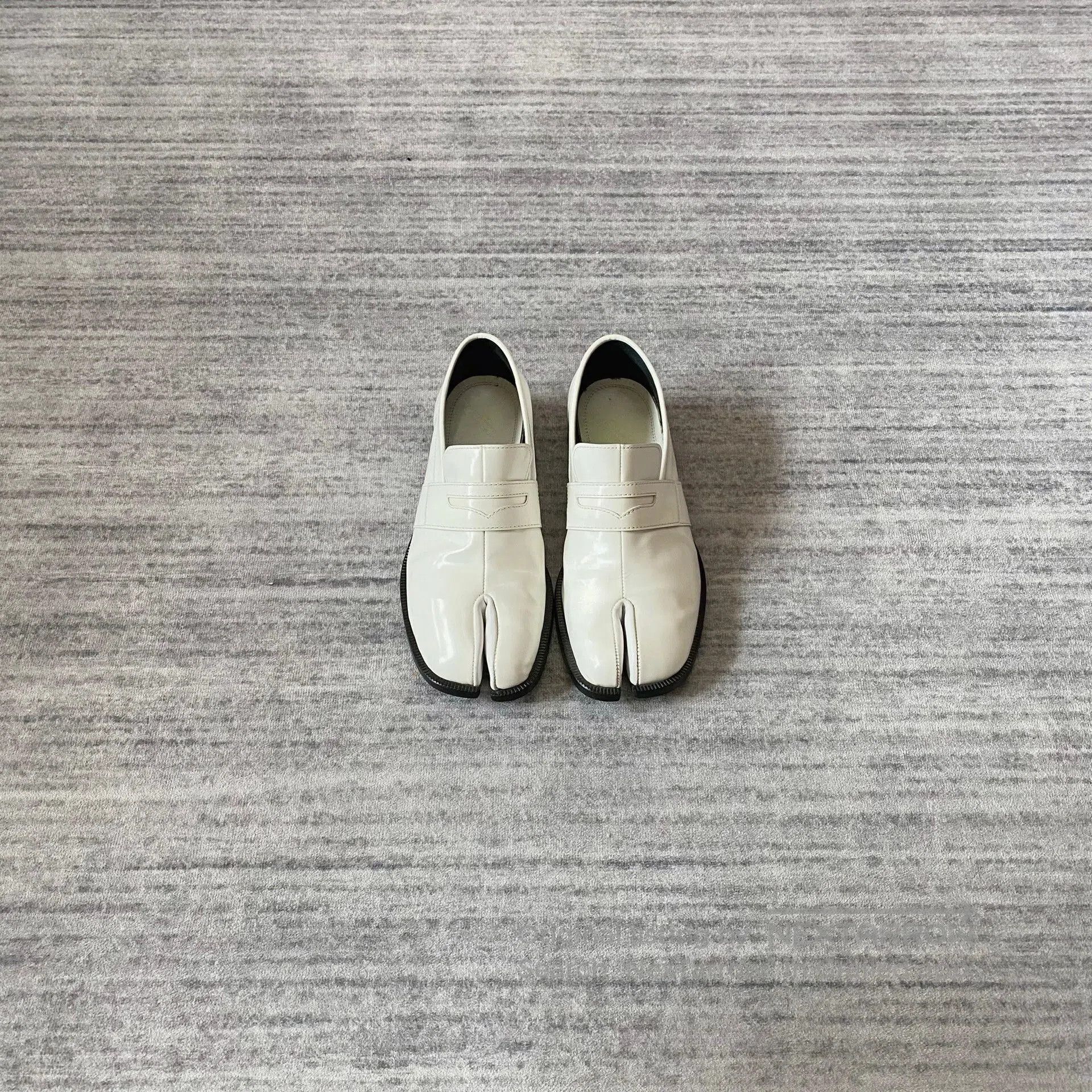 Maison Margiela maison margiela tabi leather loafers. Size US 6 / EU 39 - 1 Thumbnail