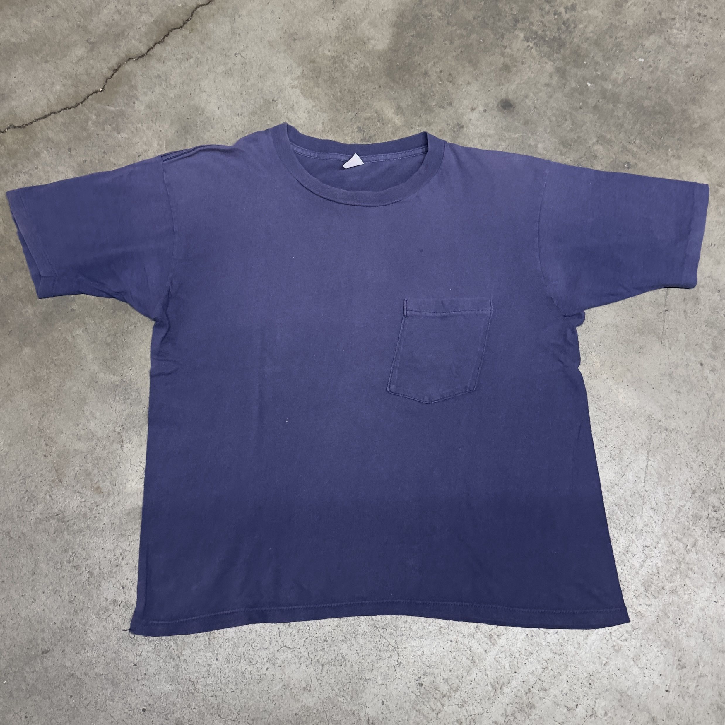 Vintage Vintage 1976 Hanes Single Stitch Pocket Tee Size US L / EU 52-54 / 3 - 1 Thumbnail