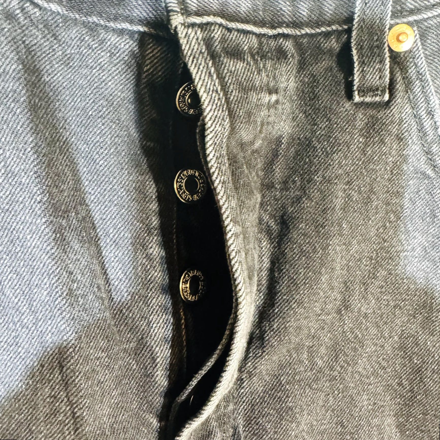 Levi's Levi's 501 Bermuda Denim Shorts Mens W30 Button Fly Black Frayed Hem Casual Split Front 5-Pocket Regular Rise Summer 501 Fit Men Size US 30 / EU 46 - 7 Thumbnail