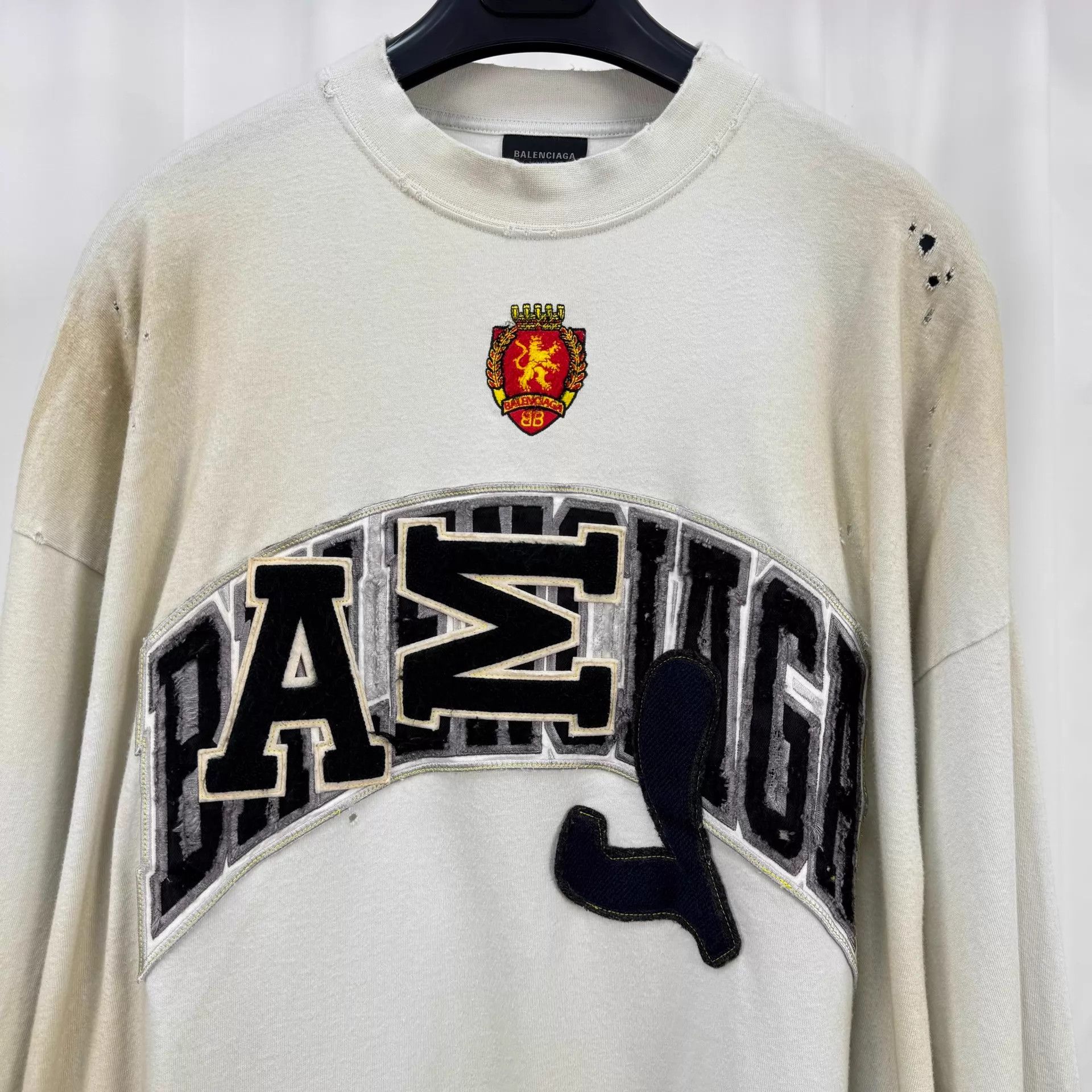 Balenciaga Balenciaga MU Embroidered Logo Distressed LS Size 2 Size US M / EU 48-50 / 2 - 3 Thumbnail