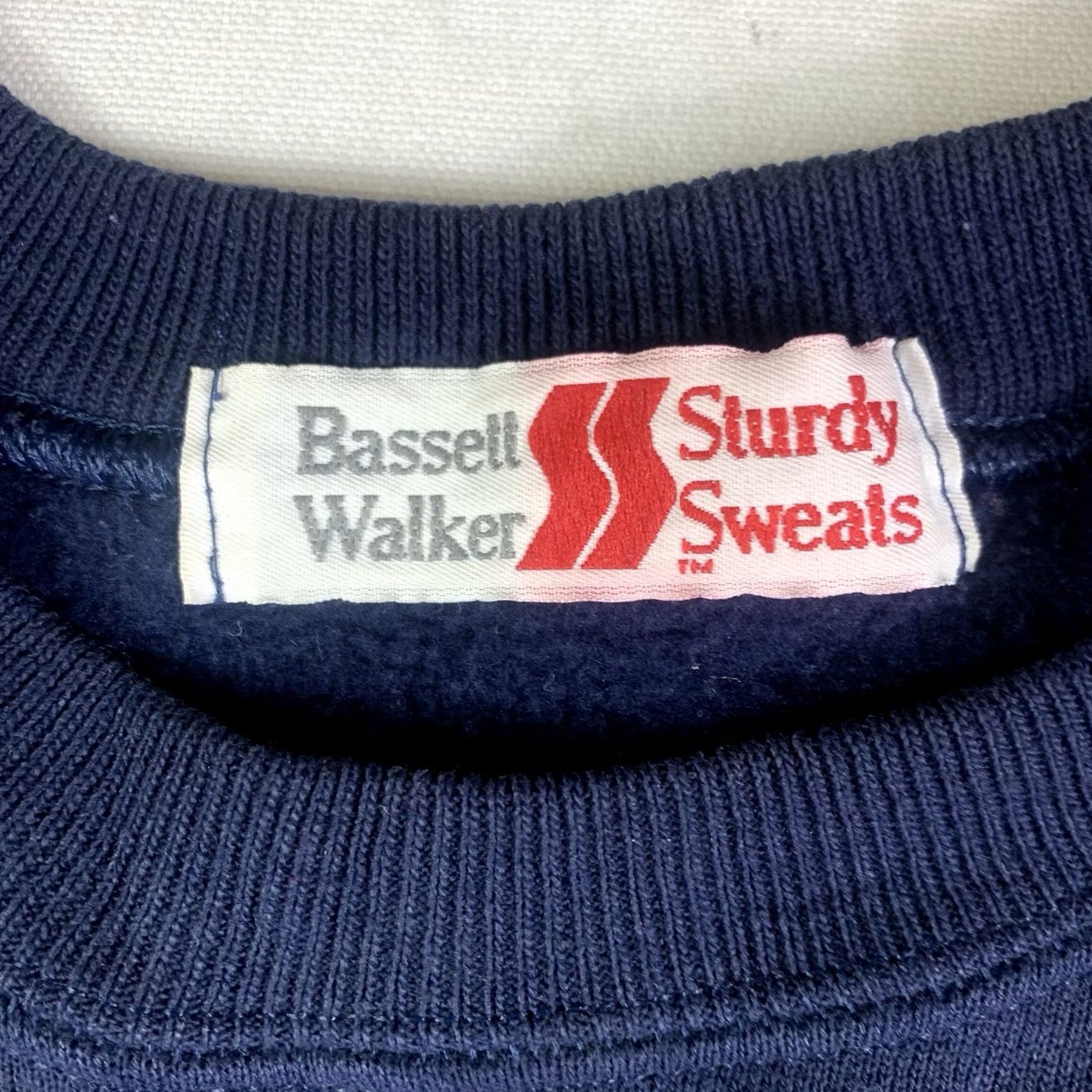 Vintage VINTAGE Bassett Walker Sweatshirt Mens XL Blue Navy Graphic Print USA 90s Pullover Crew Neck Regular Sweatshirt Size US XL / EU 56 / 4 - 5 Thumbnail