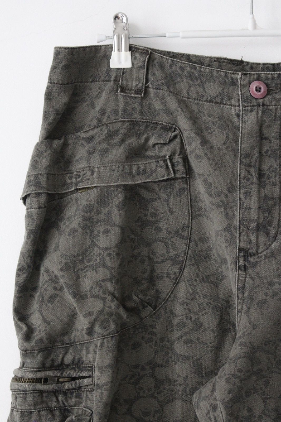 Neighborhood SS2006 NEIGHBORHOOD SKULL 6 POCKET CARGO SHORTS Size US 30 / EU 46 - 3 Thumbnail