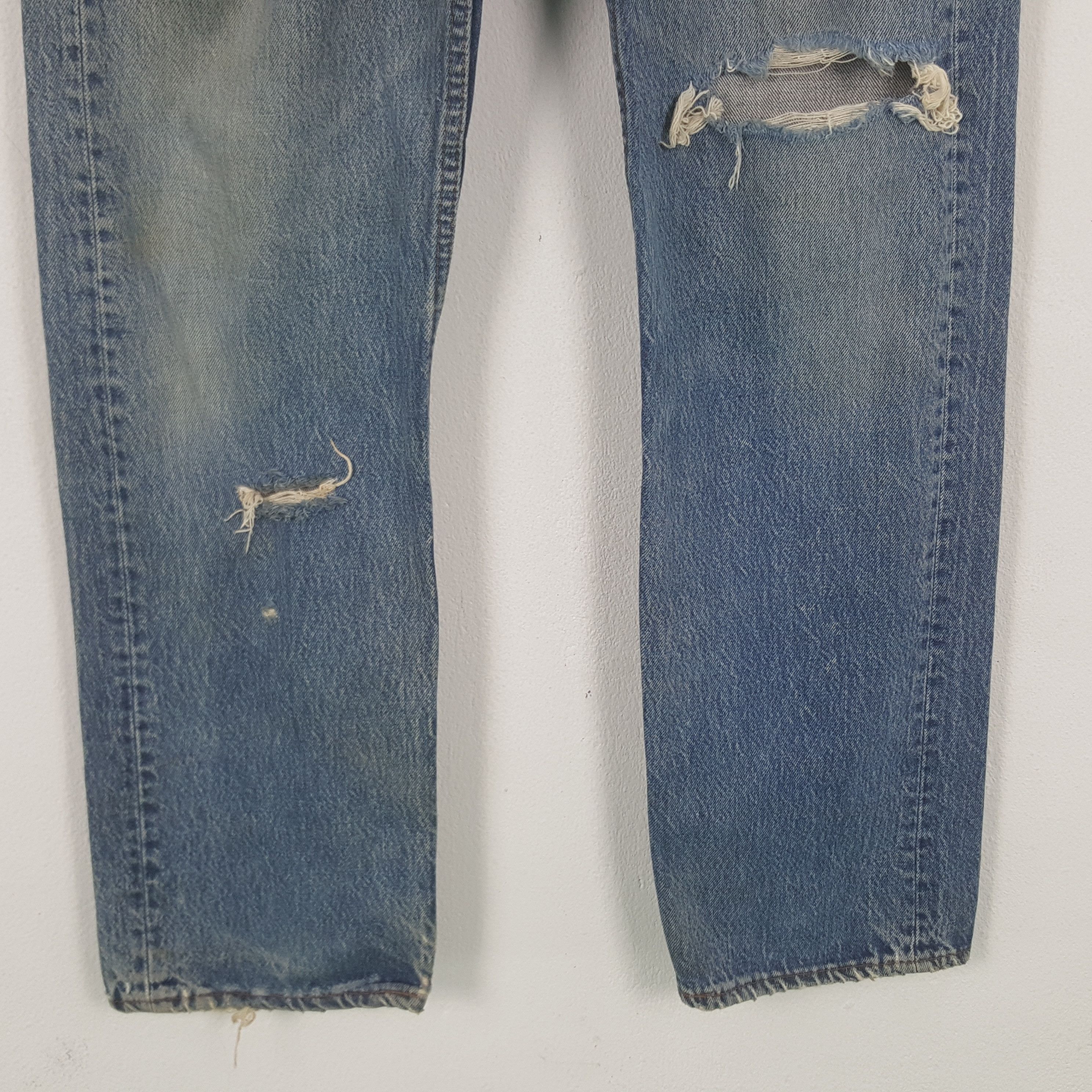Vintage Vintage Levi's 501 90's Distressed Denim Jeans RR9 Size US 33 - 3 Thumbnail
