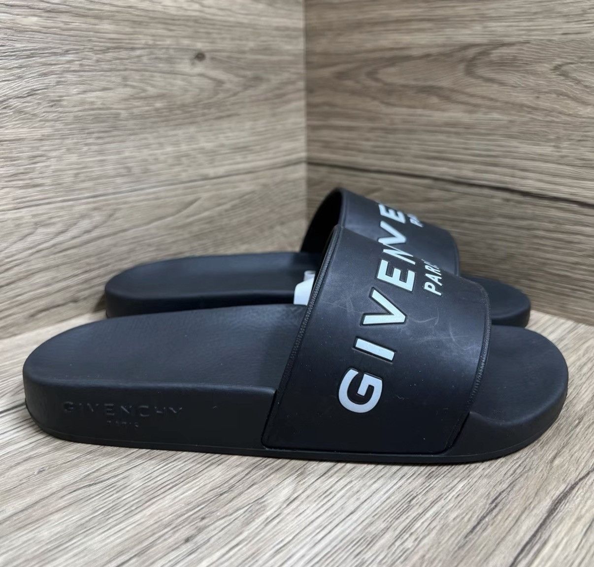 Givenchy Givenchy Black Printed Logo One-Strap Slippers J41 Size US 5 / IT 35 - 3 Thumbnail